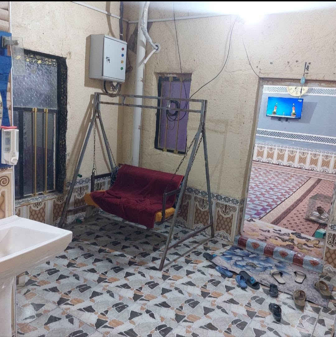 السلام عليكم
بيت طابو صرف ١٠٠م  خلفي حي العسكري شارع الاساله(التانكي)  شارع تبليط باب البيت مجاري ثقيله وخفيفه  يتكون من صاله جبيره وغرفه ومطبخ وحمام داخلي وطارمه السعر ٤٥ مليون  متواجد ***********
