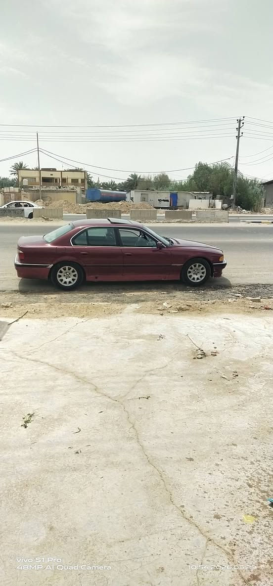 السلام عليكم
بي ام  740 كاسحة موديل ١٩٩٧ محدثة  ٢٠٠٠  
 رقم بغداد  بسمي
السعر 70  ورقة وبيها مجال 
السيارة جاهزه من كل شي يعوزها شوية ترتيبات 
بدون ضربه مصبوغة عام 
كير  ومحرك  والصدر أمامي وخلفي مكفولات  ، 
 التبريد والكهربائيات كلها شغاله 
تايرات وباتري جديد 
مكان السيارة النجف / كوفة 
موبايل *********** النجف, العراق
