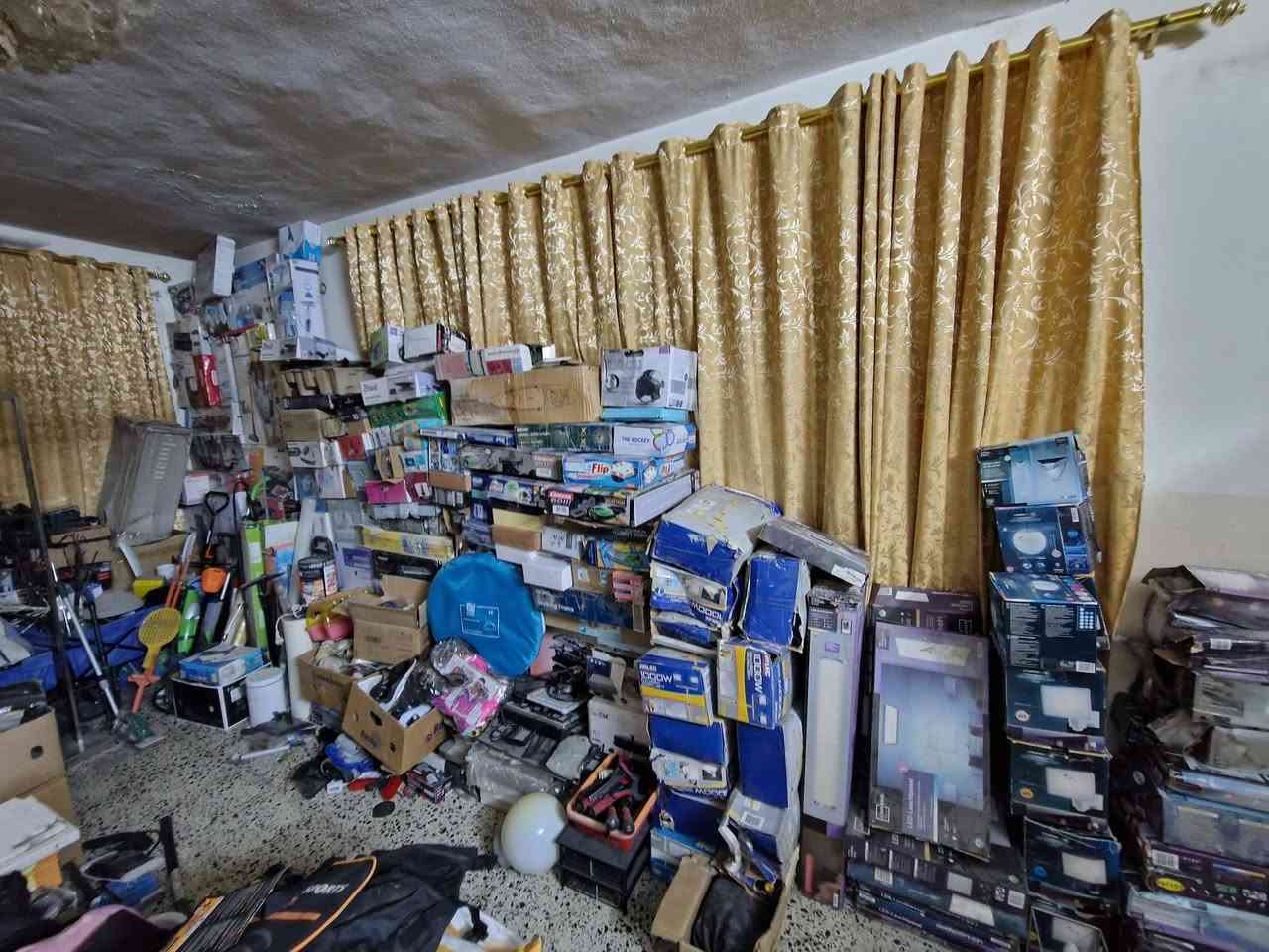 السلام عليكم ورحمة الله بظاعه مال خير من الله مال تعزيلة محل يعني كلة شغال ضمان مابي عطل باله كله مابي سوكي امزون و كهربائي و عدد كهربائي و يدوي مال خير من الله شلعة كامله سعر 13 مليون و 750 الف

