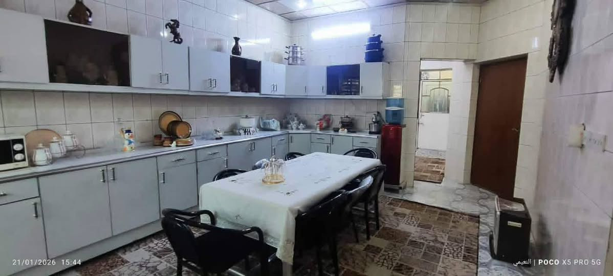 دار للبيع 
في حي الكفاءت الثانيه
مساحه ٣٠٠ متر واجها ١٢  صالح للسكن 
يتكون من طابقين مع خدمات بالطابقين 
الاول ٣ غرف نوم مع مطبخ واستقبال وهول 
للاستفسار مراجعه المكتب او الاتصال بنا 
*********** /***********
