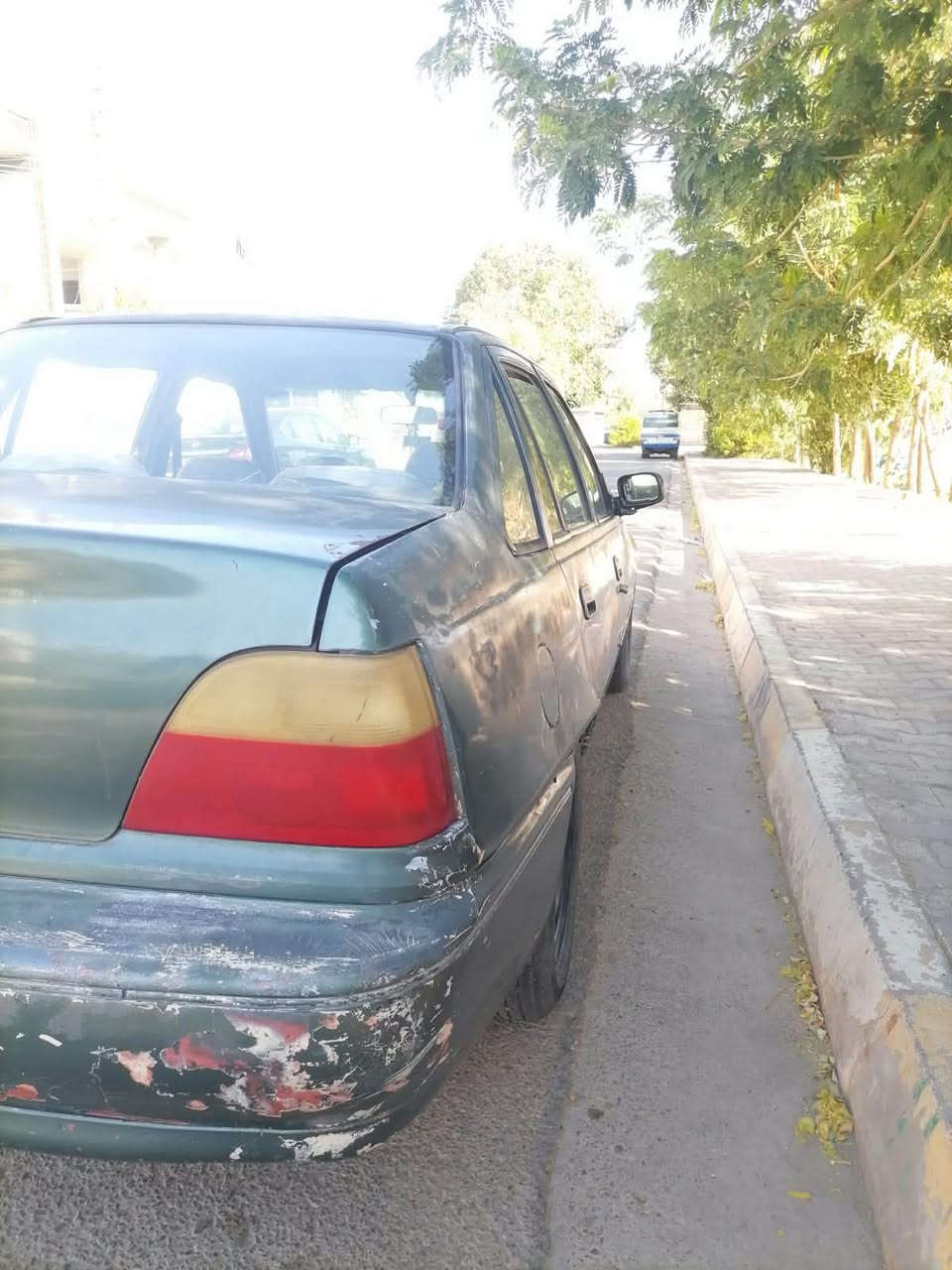 سلام عليكم للبيع او مراوسه ويه تكسي دايو سلو موديل 1996 رقم دياله بسمي سنويه لغيه 2032 هزه جديد شرط تحويل وكاله صدر امامي خلفي جديد تخم تايرات جديد كهربايات كله شغال تبريد بس نقص كمريسر كير محرك شرط سياره جاهزه بس يحتاج صبغ سعره 28 بي مجال قليل رقمي *********** او ***********
