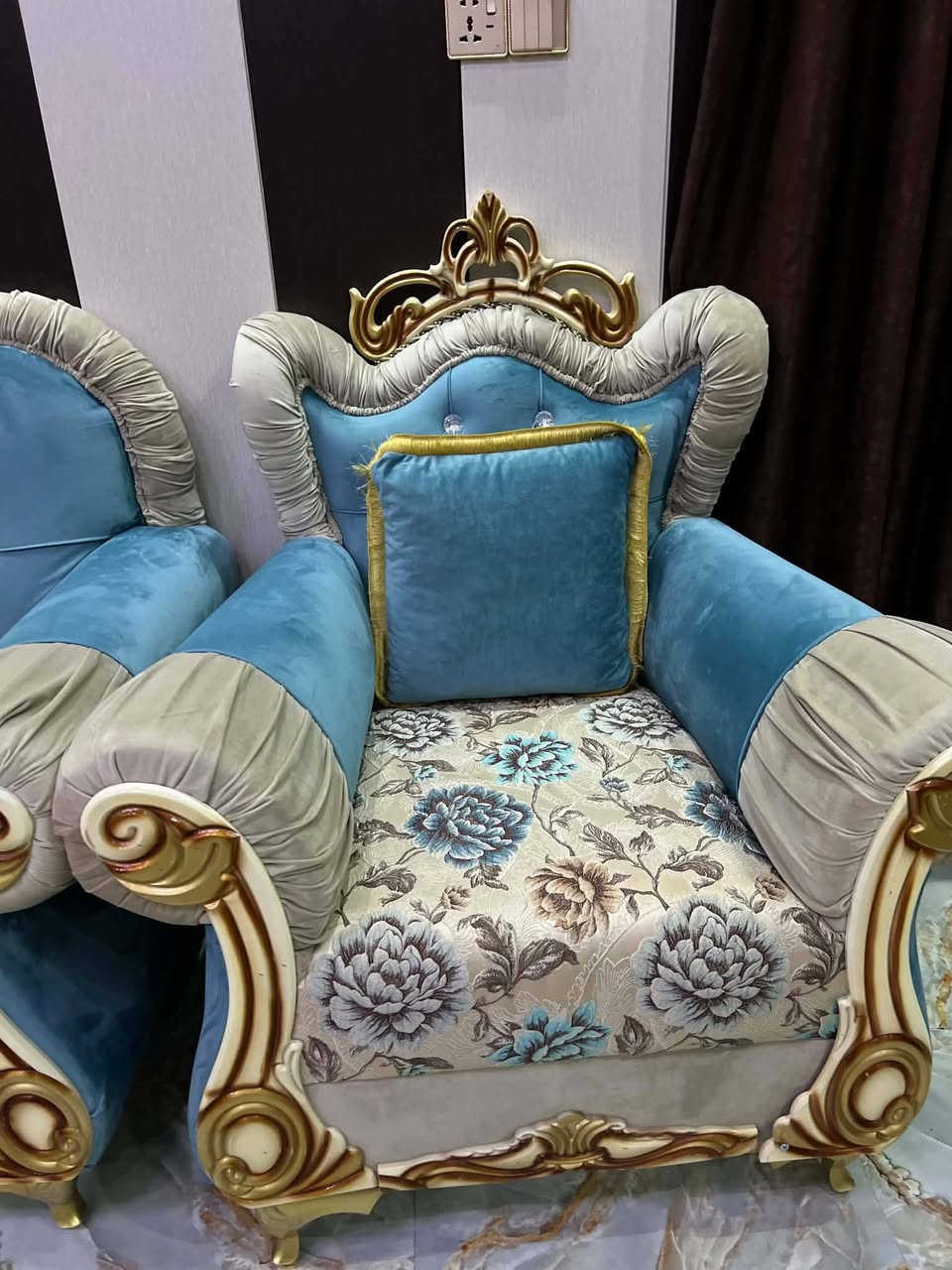 سلام عليكم عندي هذا التخم للبيع بعده جديد بلجيس مامستخدم هوايه شي بسيط  سعره ٩٠٠ الف بي مجال بسيط للاتصال ***********
