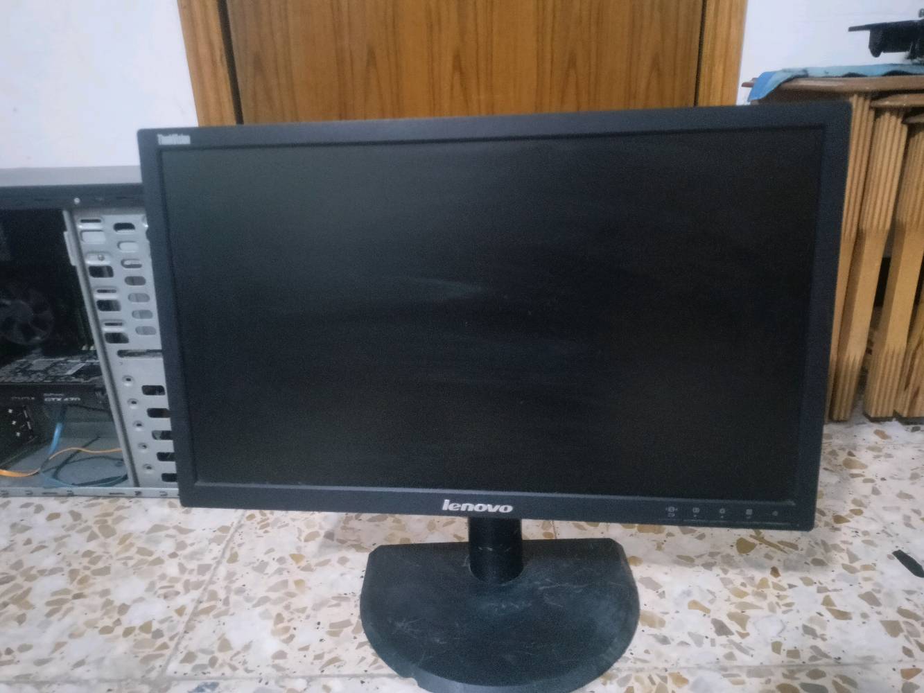 تجميعة مع الشاشة للبيع بسعر مناسب 



المواصفات : 
المعالج / core i5 3330S 2.70GHz
الرامات / ddr 3 بسعة 8 جيجا بسرعة 1333 
كارت الشاشة / gtx 470 
اللوحة الام ( المذربورد ) /  asus h61m-k
هارد / لايوجد 
الشاشة / 1080 مرنة متحركة  قابلة لصعود
 والنزول + تدعم  displayport
وتدعم 75 هرتز


السعر  / 120 الف وبيها مجال
هاتف / ***********
العنوان / بغداد الشعب 
