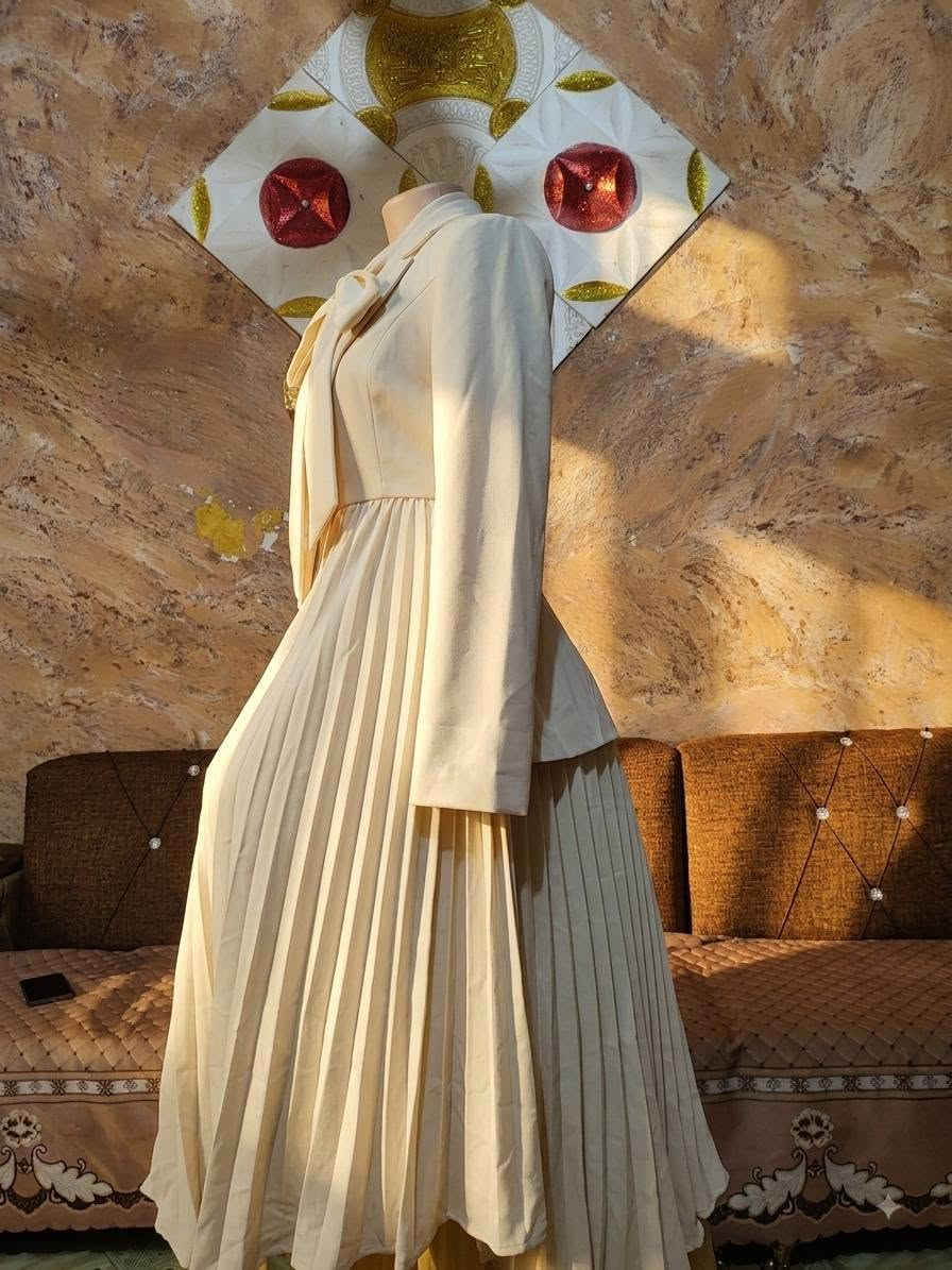 السلام عليكم شليف مكس نسائي   بيه فساتين  مناسبات وفساتين سهره  بس ب200الف  95 قطعه  يعني تطلع القطعه بالفين وربع تقريبا  للتواصل واتساب  ***********
