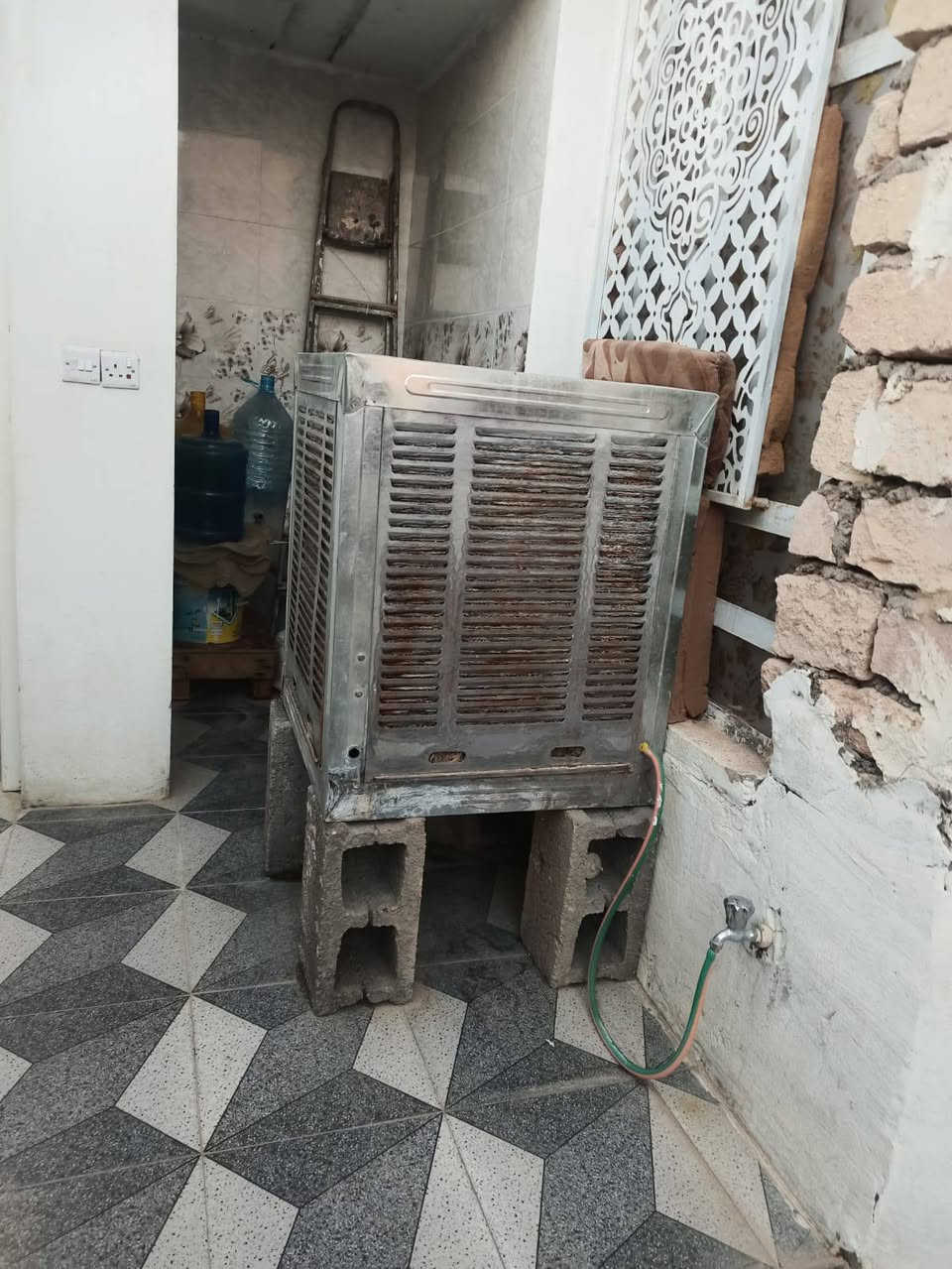 غراض للبيع المكان 6 كيلوو
***********
