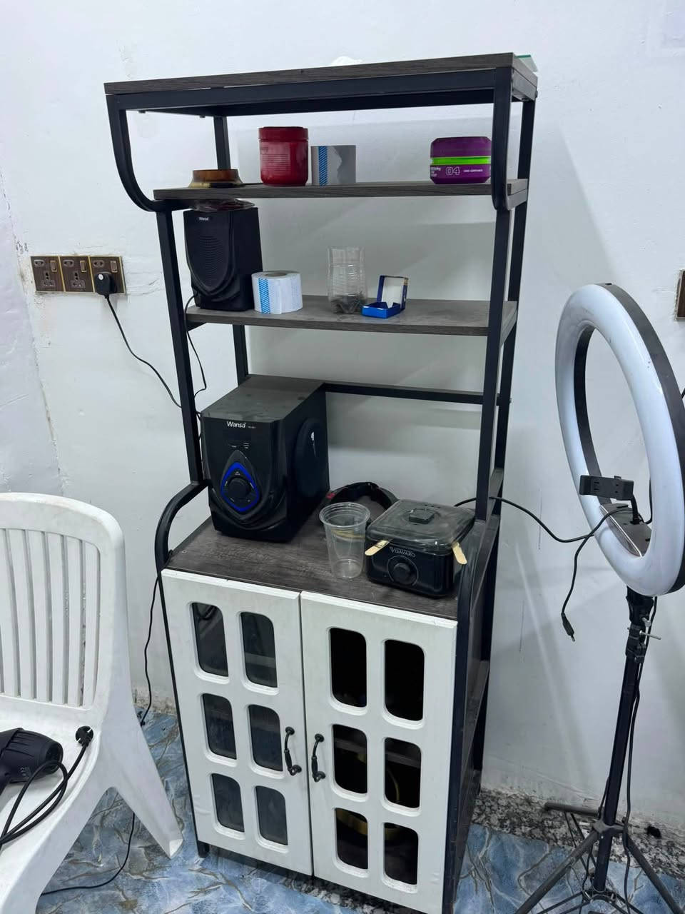محل حلاقه جاهز من كلشي مكانه بصره السعر 900 الشراي يتصل ***********
