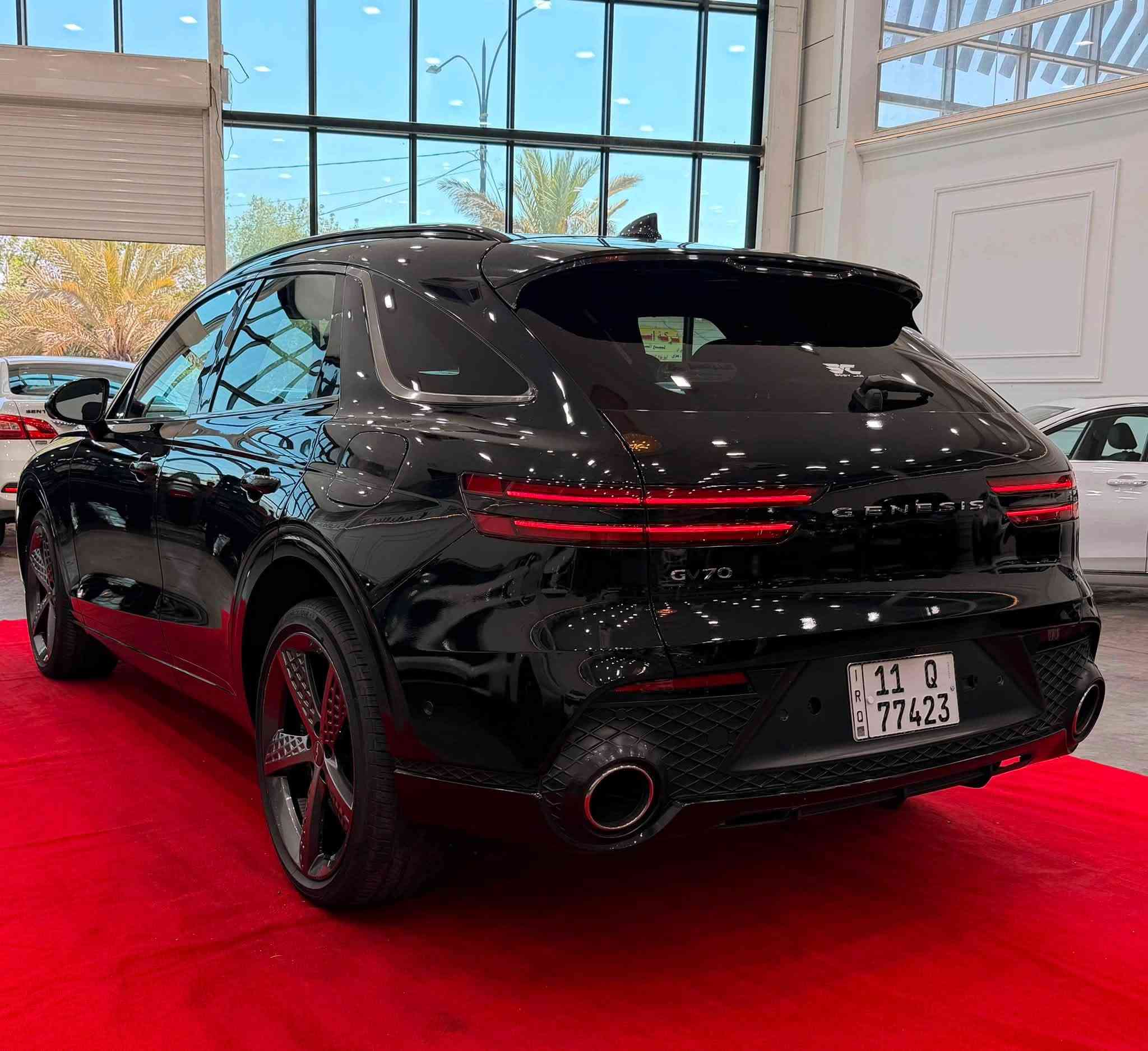 السلام عليكم 
جنسسز GV70 
برستيج 1/1
مديل:2023
ماشية:٢١ الف ميل 
المواصفات
بانوراما 
داخل احمر
بصمه
بصمه أبواب
شاشة كاميرات 360 درجة
تشغيل عن بعد
قيادة ذاتية
كروز سرعة
ستيرن هينز 
ستيرن كهرباء
شاحن موبايل
داتا شو
تحكم ستيرن جهتين
تحريك للأمام -للخلف عن طريق البصمه
دخول ذكي 
تشغيل ذكي عن طريق بصمة اليد دون حاجة لمفتاح السيارة
مقعد السائق والراكب بحركة كهربائية
وضعيتين خزن مقعد السائق 
تدفئة /تبريد جميع المقاعد 
مساج مقعد السائق
اسطفاف تلقائي
6انواع قيادة
شاشة عداد دجتل 
قبضة ناقل الحركة كرستال فرار
رادار امامي وتحذير من تصادم
رادار جانبي وتحذير من نقطة عمياء
مناخ منفصل للسائق وللراكب 
الصندوق الخلفي كهربائي 
مكينة ٣٦٠٠  ٦سلندر
بعد بيها هواية مواصفات 
ضرر السيارة (جاملغات خلفية صبغ وبنيد وجاملغ أمامي يمنة مبدل نفس لون بدون ودواخل وبدون أرباك )
عنوان كاضمية معارض جكوك معرض البحر المميز 

سعر :٢٧٥
للاستفسار 

صباح الفتال 
***********
