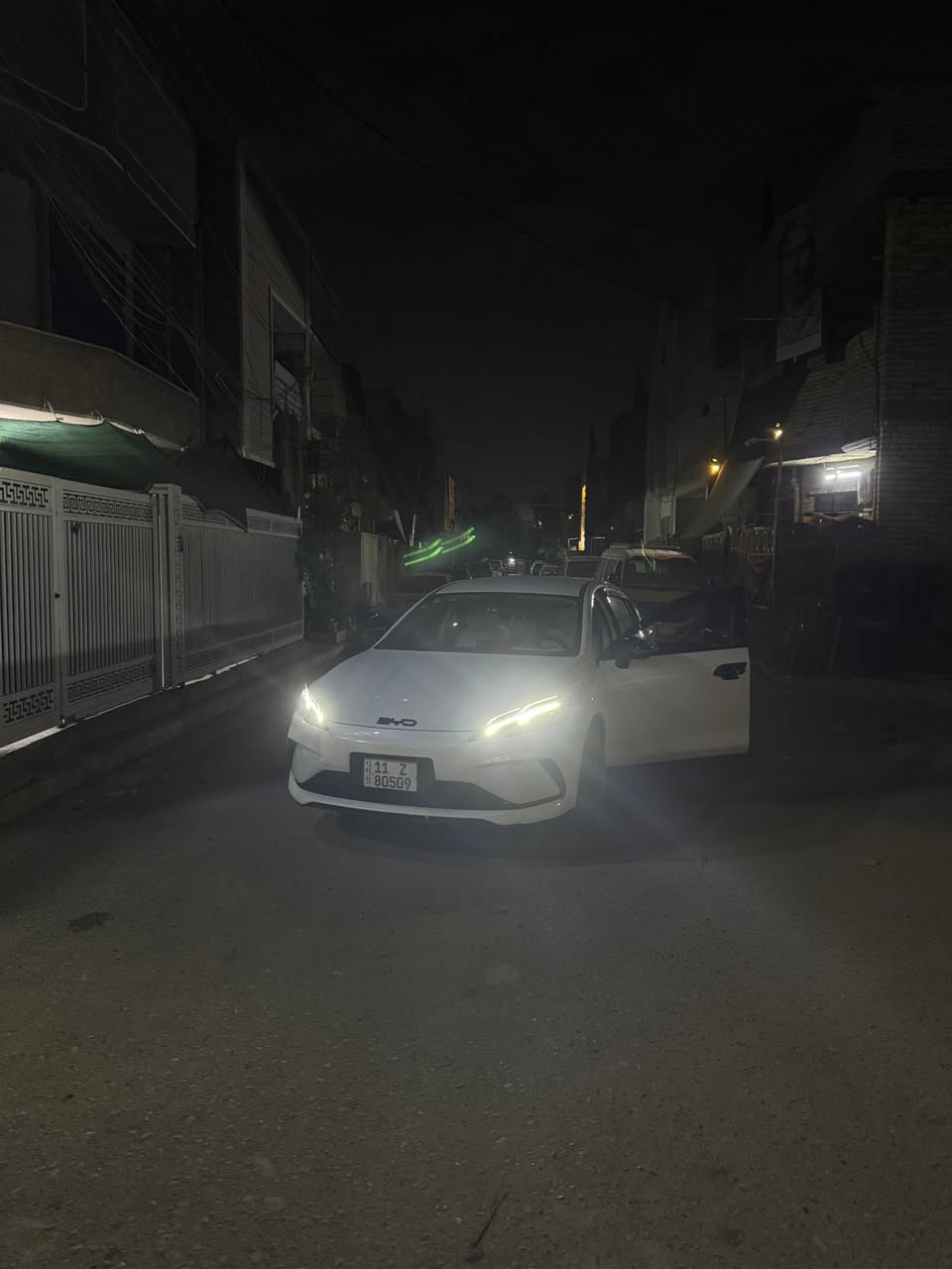 سلام عليكم بي وايدي سيل5 سياره جديده ماشيه5بعده زيروه كفاله من ضربه عده صبغ به جاملغ الخلفي بدون ضربه بدون معجون اثره خباثة شخوط سياره بعده بدهن شركه بيه أرضيات حوضيه داخل ابيض كيره كرستاله سعره 18800وبيه مجال رقم ***********

