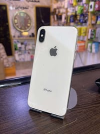 آيفون X • ٦٤ • مقفول شبكة
