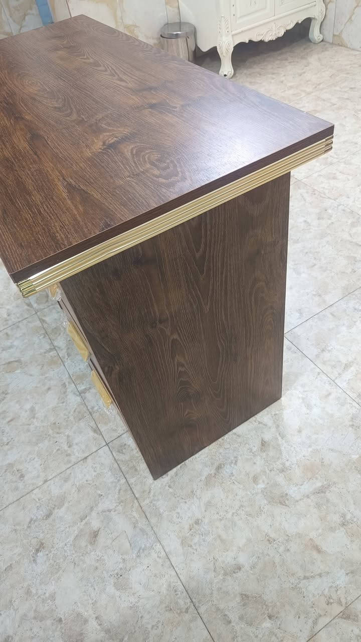 ميز مكتبي للبيع
ميز جديد مستخدم اسبوع بعده بالجيس
ماخذه ٩٥ واريده ٧٥ الف.
واتساب واتصال ***********
