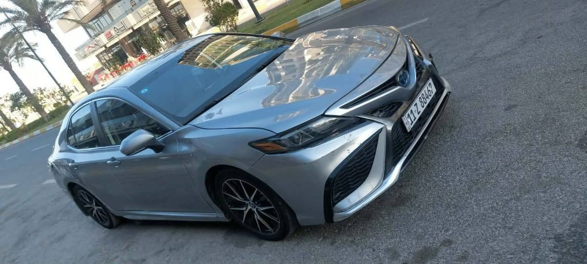 سلام عليكم شباب عندي كامري 2024 se هايبرد  رقم بغداد بأسمي حادثها حلو واضح في الصور ماشية ٤٠ الف  السعر ١٦٨ وبيهه مجال بسيط مكاني بغداد حي الاعلام اي استفسار اتصال *********** او واتساب
