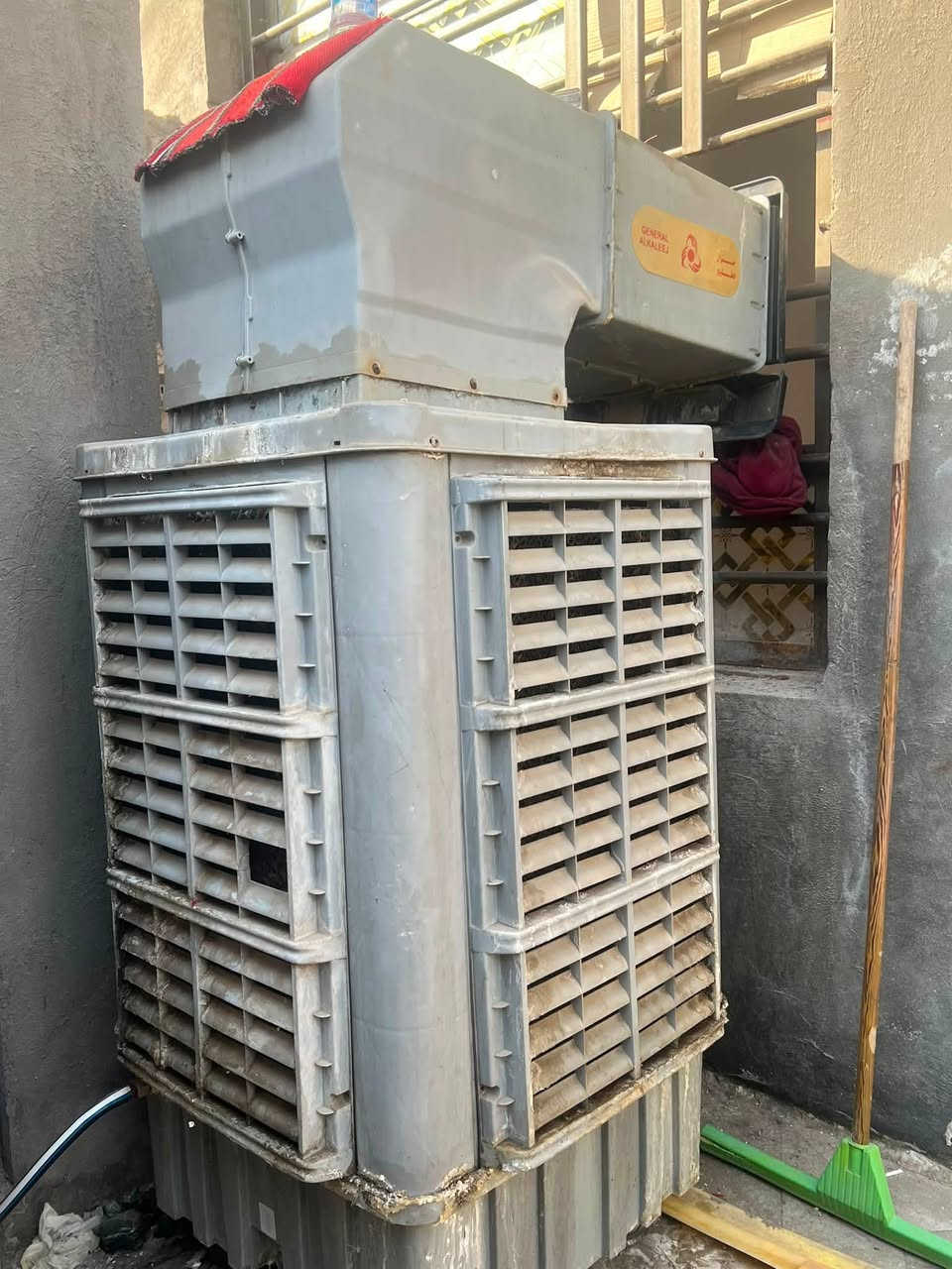 سلام عليكم كومفيرات ثنين وحده دكت وثانيه ريش الدكت 3 سرع بارده وخير من الله والريش 3 سرع وتحكم ع بعد ولمس وميز بلازمه كذالك ميز سعره 30 كومفيره دكت سعرهه 150 قفل والريش 100 قفل نضيفات ومستعجل مال شيله ***********
