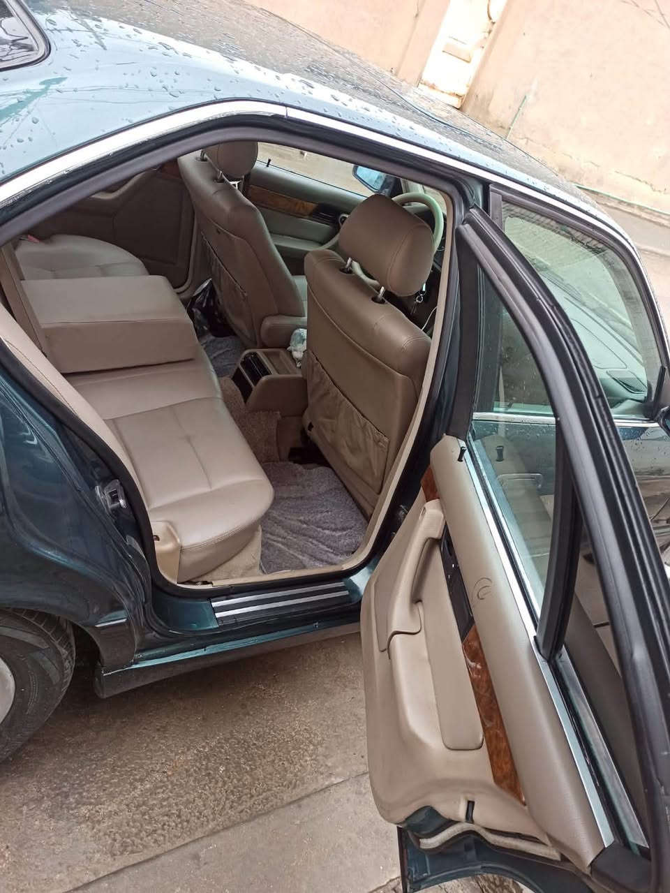 سلام عليكم 

سياره BMW 525مديل 1992 مكفوله السياره جديده من كلشي 
بيه اضافة محرك مسكر 
1- ويل مبدل خليه كرومي نيكل 
2-منضومه مال غاز 
3-تبريد ثلج ❄️ 
4-دواخل جلد 
5-كشنات كهربائية 
السياره معايزه كلشي رقم نكليزي بسمنه 
رقم اربيل شمالي بيه فقط جراد بل بنيد وخفيف يروح بل بوليش تجي تفحص وشوف ونضافه كدامك بل صور سلايت شغال 

عنواني النجف الاشرف مقابل قرية الغدير 

رقم ***********

السعر 80 وبيه مجال 

السياره مال جناي شراي اتصل متوفر بكل وقت
