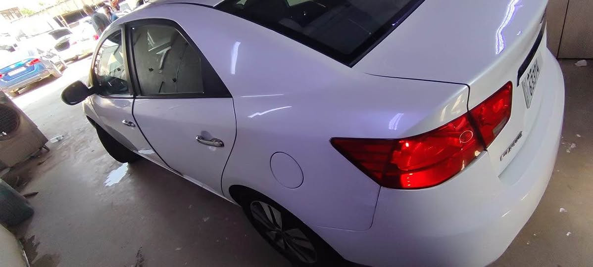 السلام عليكم كيا فورتي ٢٠١٣ 
مكينه ٢٠٠٠ دوش 
كير ٦نمر مكفولات
تبريد مهضومه جديده شرط ثلج
صدر نظيف ويل كب 
السياره مالك واحد من امريكا
حته سويجات ٢وكتلوكات وياها 
حادثه بل مقدمه بيه صبغ تقريب ٤قطع
مكان السياره بغدادالدوره 
هـ*********** بغداد, العراق
