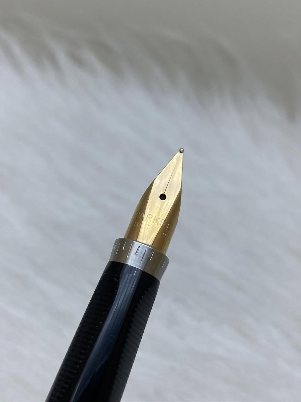 PARKER(75)
سيت باركر ٧٥
حبر و جاف
 امريكي المنشأ اصلي 
طلاء ذهب ثابت 
ريشة (سلاية) ذهب عيار 14k
نقشة مميزة ونادرة 
جديد غير مستخدم 
انتاج سنة الثمانينات 
مع العلبة الاصلية و الكرنتي
للاستفسار المراسله على الواتساب او الاتصال بالرقم  *********** 
يوجد خدمة توصيل داخل بغداد و محافظات #بغداد #محافظات
