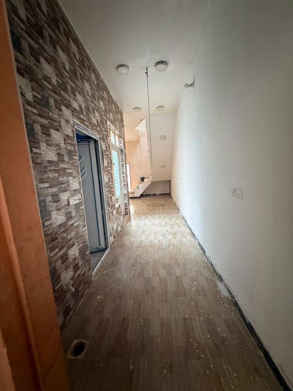 🏡 **للبيع بيت في حي الجهاد – خلف المخابرات طابو صرف **

📍 موقع مميز وهادئ
📐 المساحة: 100 م²
📏 الواجهة: 4 م × 25 م

مناسب للسكن أو الاستثمار، وبموقع مميز داخل حي الجهاد.

📞 للتواصل والاستفسار: الرقم الموجود في الصورة
البيت طابق واحد لو أكثر من طابق؟ وإذا بيه سطح أو حوش/كراج، ممكن توضّحونه؟: 
طابق 
شنو حالة البناء والتشطيب؟ هل البيت جديد وجاهز للسكن لو يحتاج شغل/تصليحات بسيطة؟: 
جديدة
الموقع بالضبط داخل حي الجهاد وين؟ وهل قريب من شارع رئيسي أو معلم معروف حتى يسهل على المشتري يوصل؟: 
جامع رسول الله (ص)
إذا موجود، شنو تفاصيل الخدمات: ماء، كهرباء، مجاري، ومنظومة/مضخة أو خزّان؟: 
كلها متواجده 