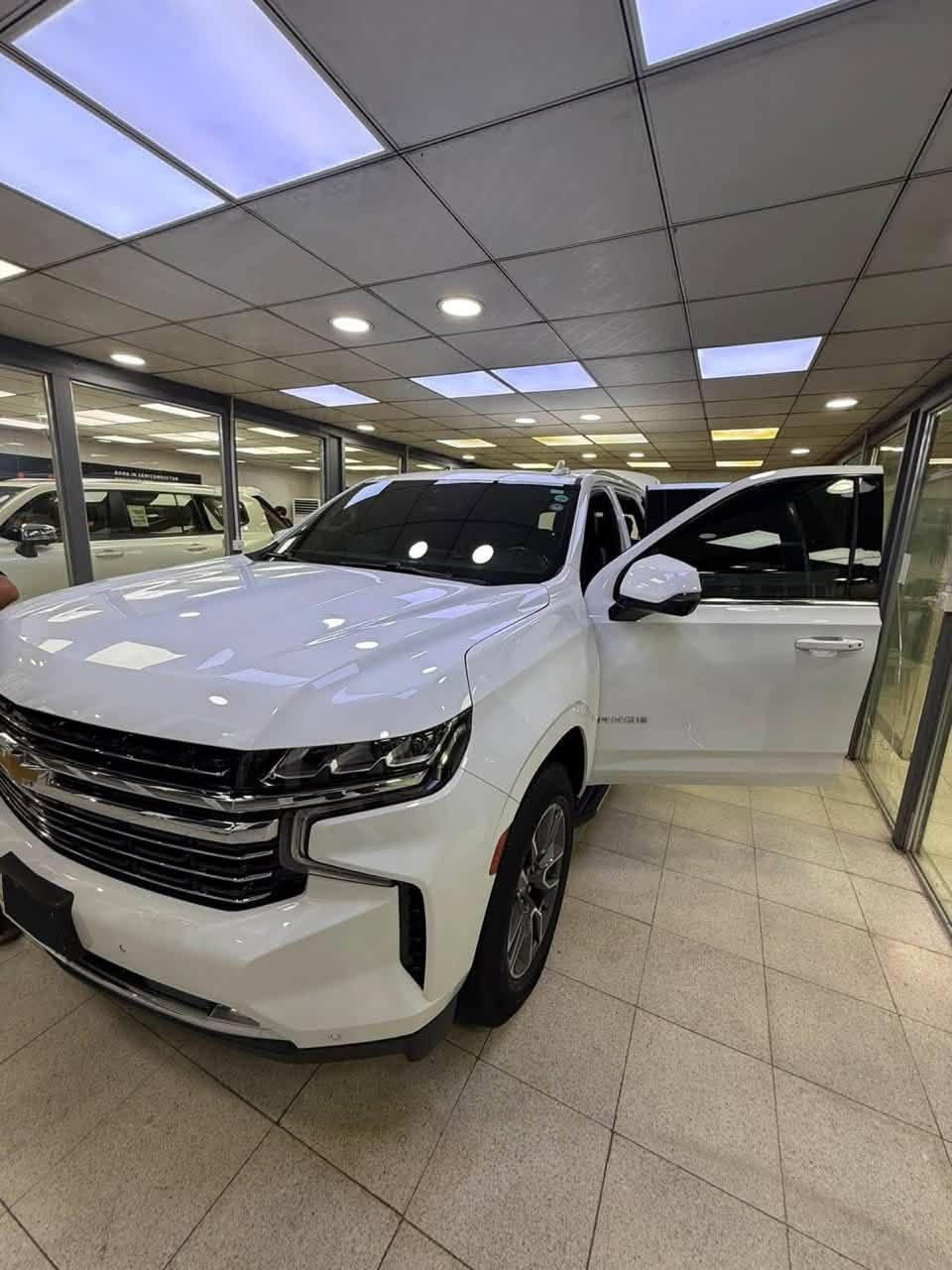 للبيع تاهو جديدة أخت الزيرو
مغلفة ppf بالكامل 

شيفروليه تاهو LT1 موديل2023 (أمريكي)

* مرقم  ( أربيل ) وباسمي.

مضللة بالسنوية،

* الممشى: فقط 43

* اللون: أبيض لؤلؤي.

* التبديل:باب نفس اللون فقط بدون دواخل.صور الحادث مرفقه

📞 للاتصال: *********** 

المواصفات:

* محرك 5.3 لتر (5300 CC).

* 8 سلندر.

* ثلاث قطع تبريد.

* رادار أمامي وأنظمة مساعدة للسائق.

*كاميرات 360 

* تنبيه السرعة.

* نظام المحافظة على المسار (Lane Keep Assist).

* سقف بانوراما.

* خمس كاميرات 360 درجة (أمامية وخلفية) مع رؤية شاملة (Bird View).

* مقاعد جلد فاخر مع ديكورات خشب.

* جميع المقاعد كهربائية.

* مقاعد أمامية بتدفئة .

*ستيرن كهربائي 

* ذاكرة حفظ لوضعيات المقاعد (Memory Seats).

* تشغيل عن بُعد.

* أربع بصمات للأبواب (الأمامية والخلفية).

* مرآة داخلية شفط.

* جنطة كهربائية ذكية تعمل بحركة القدم.

* نظام صوت BOSE مع 10 سماعات+ دمام ،

* شاحن لاسلكي (Wireless Charger)

* نظام سحب مقطورة مع تحكم كامل وكاميرا مخصصة لرؤية المقطورة.

* دوسات بلادية .

* مخارج USB  7 لجميع صفوف المقاعد.

* مصابيح لد 

وبعد بيها مواصفات ،

السعر 415$.
