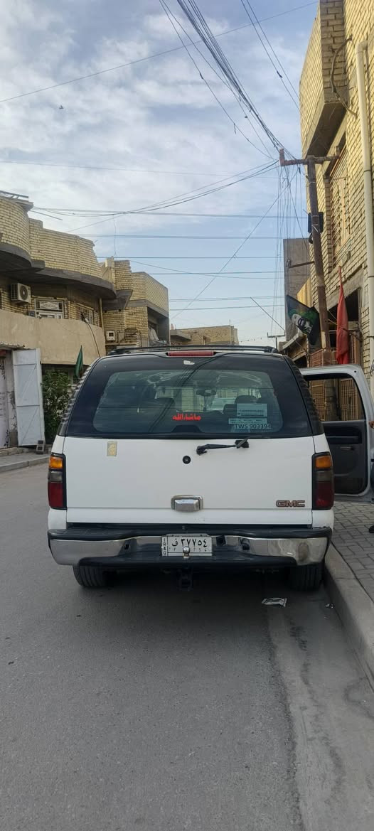 السلام عليكم 
اخوان جمسي ٢٠٠٢ السياره كير محرك اكسل خير من الله تخم تاير سبير عدد٢ سياره خير من الله وما عوزها شي بس بطانه مال باب السياره معروضه ٨٠ ورقه وبيها مجال رقم المبايل ***********
