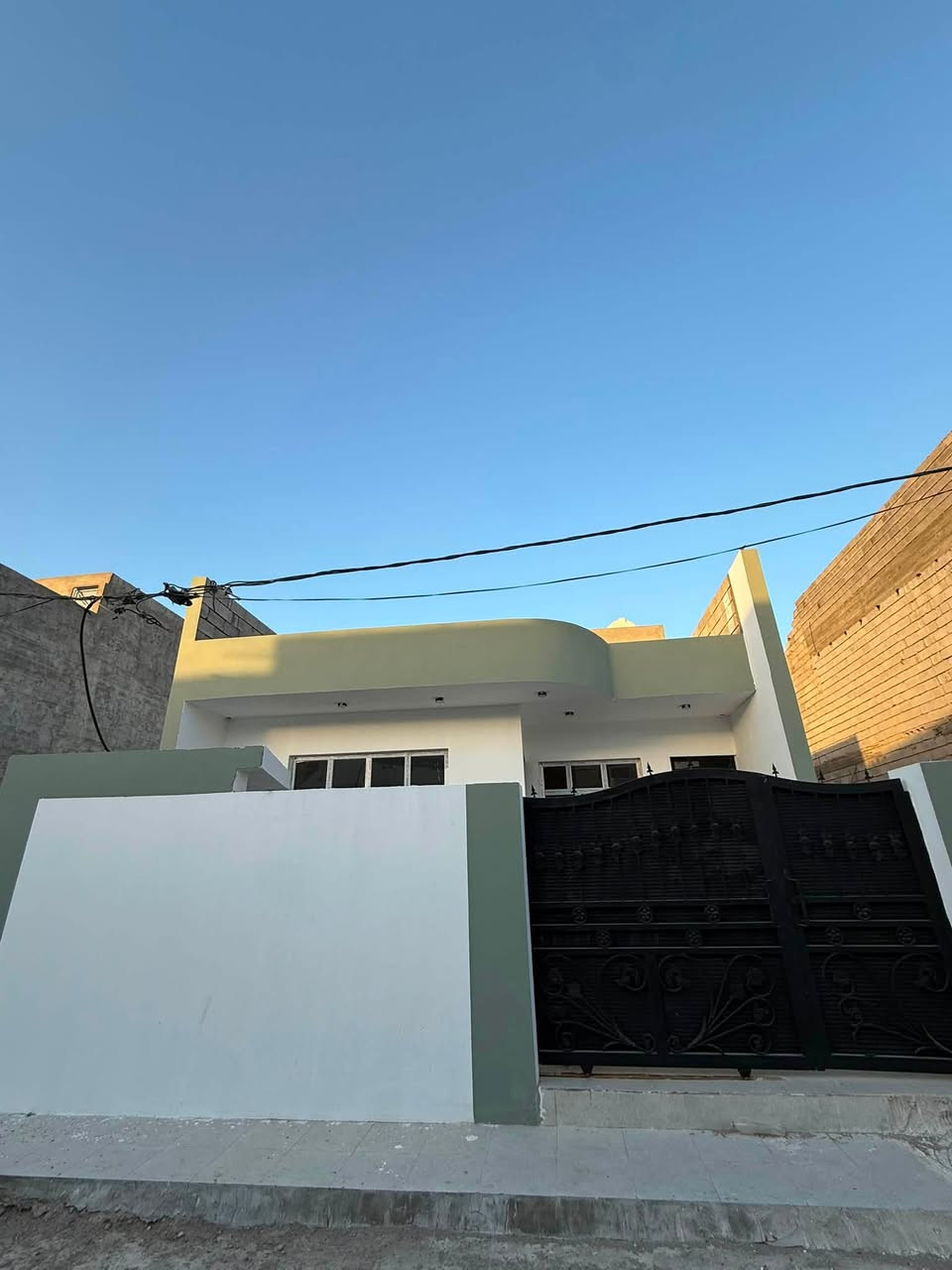 سلام عليكم بيت بناء جديد غير مسكون للبيع يحتوي علئ استقبال مطبخ صاله وغرفه نوم وحمامات دخلي وخارجي طابو زراعي سند 25 مساحه 150 بعقوبه خلف صناعه الثالثه منطقه العثمانيه بيت مرتب وسعره مناسب السعر 70 وبي مجال الشراي الاستفسار اتصل علئ الرقم 

***********
