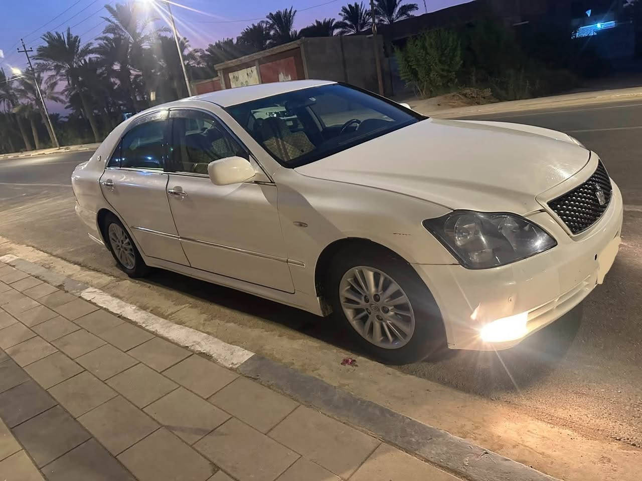 السلام عليكم للبيع فقط 
كراون شاهينه 2007 اثلت رياضي ادوات ادوات بدون رقم كصه قماره فقط 3 دكم شاصي 180 كير 6 نمر الجبير شاشه كامره خلفيه تحكمات استيرن جهتين تحكمات خلفيه برده خلفيه جام اوتو وحساس مري شفط لايت زنون بلاد دوار بصمه رصاصي حساسات  جاهزه للاخير مابيها نقص برغي 
مكان بصره قضاء المدينه سعر 44 وبي مجال كلش بسيط 
***********
