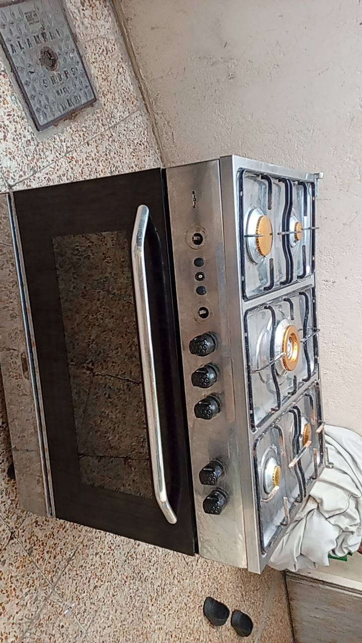 طباخ خمس عيون نظيفة جداً كامله ما بيه اي نقص ناره زركه وحلوه والفرن شغال  طباخ شرط الفحص العنوان البصرة القبلة حي الامام موسى الكاظم السعر 275 قفل رقم الهاتف *********** هذا الرقم بيه واتساب فقط
