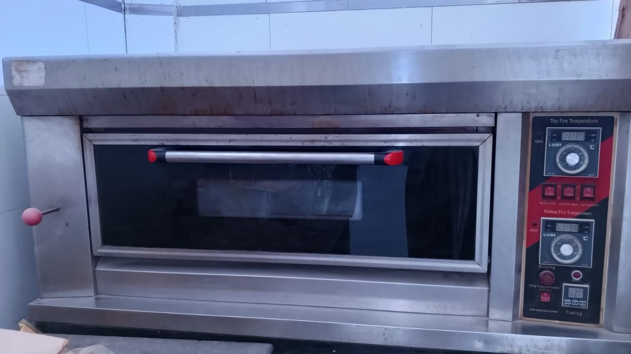 سلام عليكم فرن بيتزا للبيع هو وميزه/500/ بابل قضاء الهاشمية/***********
