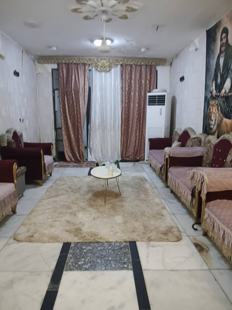 سلام عليكم بيت البيع مساحه ١٠٠ متر معسكر البلاديات قرب أسواق ابو حيدر الساعدي البيت عكاده مو صب وبلاوك ارضيه مرمر  ***********وفهمك سعر  ب٦٠
