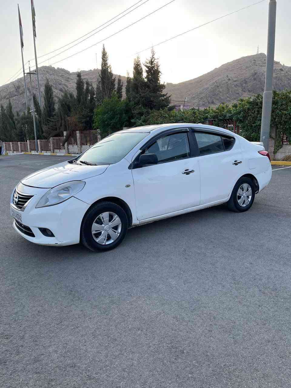 نیسان لاکشمیبای 2014  ۰۷٥۰٦۳٨٤۱۲۳
سەیارەکە ڕەقەمووسەنەوی نوێیە تا 2030 نوێکراوەتەوە بە ناو خۆمانەوەیە سبووخ عامە بە لایکدا وەرگەڕاوە زۆر جوان جاکراوەتەوە گێڕوو مەکینە بە شەرت تەقەووڕەقی بە شەرت دینارێک مەسرەفی نیە ماڵی دۆستە شوێن ڕانیە نرخی 66 مەجال .  *********** رانية, السليمانية
