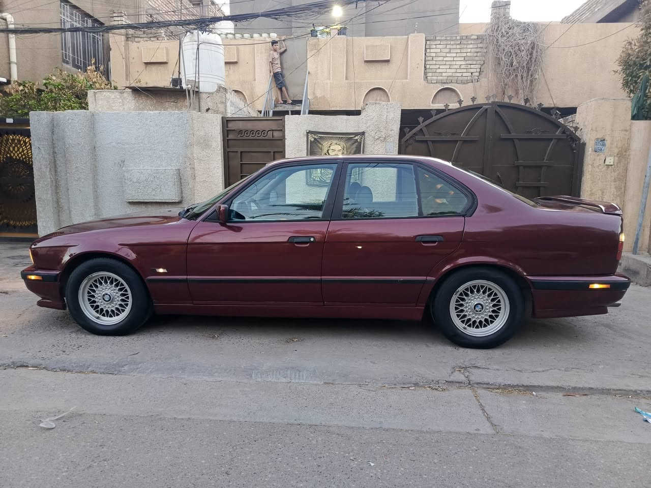 السلام عليكم بي ام 525 محرك مسكر تك فاينوس موديل 1993 مصبوغة عام جمالية كير محرك صدر تبريد كهربائيات كلها شغالة رقم بابل سنويه وهزه جديده تحويل ثاني يوم السعر 65 وبيها مجال بسيط مكان السيارة بغداد الكرخ ***********
