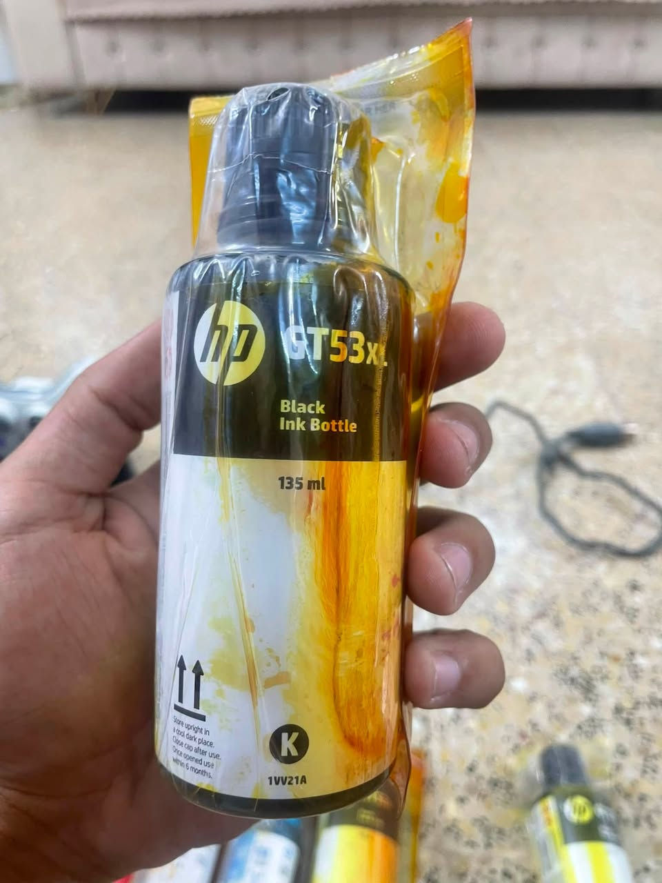 احبار hp اصليات للبيع 
نطيني سعر معقول وابيعك 

اللون الأسود 3 حجم الـ كبير 
***********
