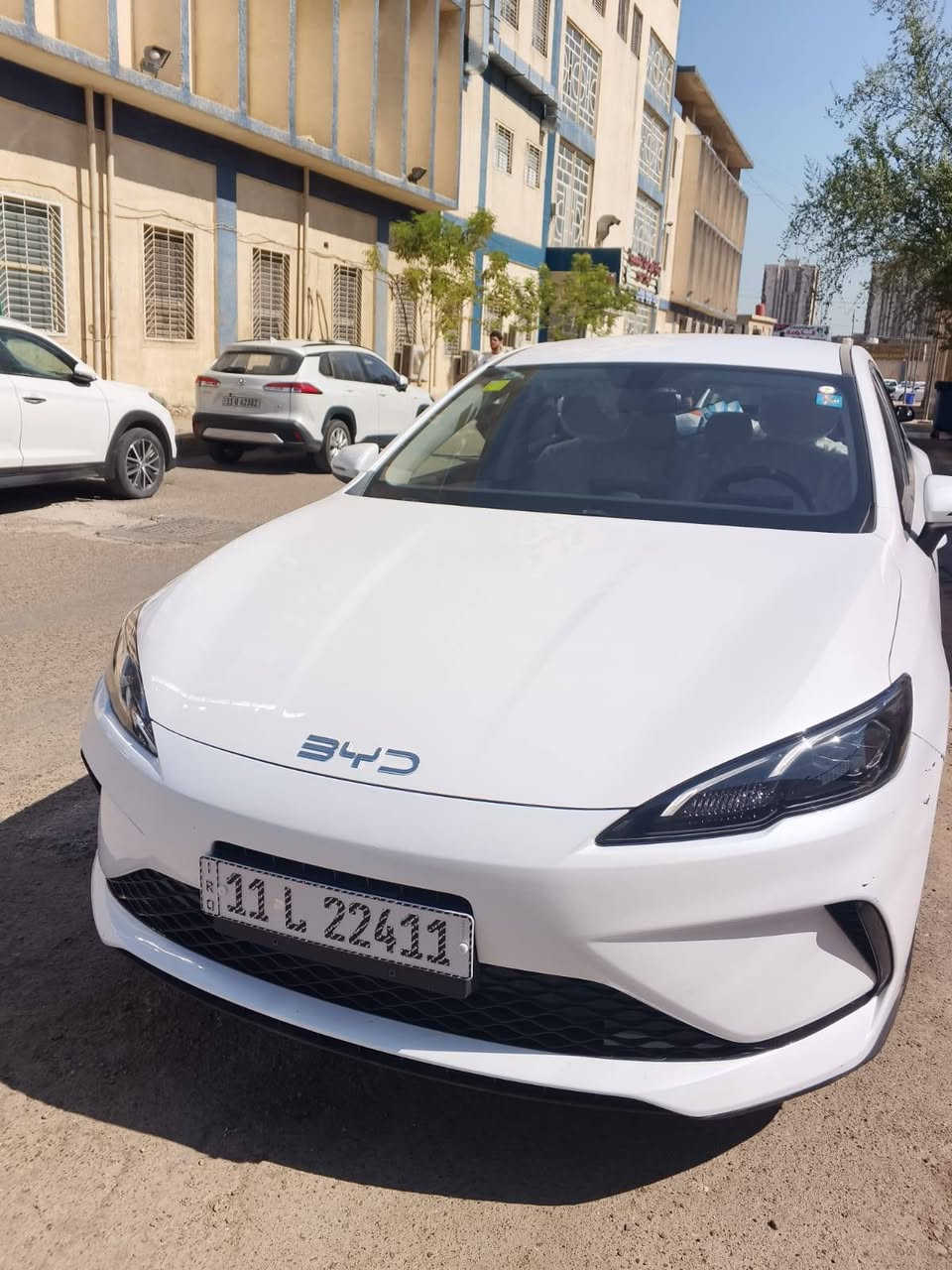 السلام عليكم
من رخصة مدير الكروب BYD
سيل 5
موديل ٢٥ 
ماشيه ٤٠٠٠ الف 
بيها بارد بخشم الجاملغ
وشخط بالباب الخلفي 
رقم بغداد 
السعر ١٩٨٠٠
***********
