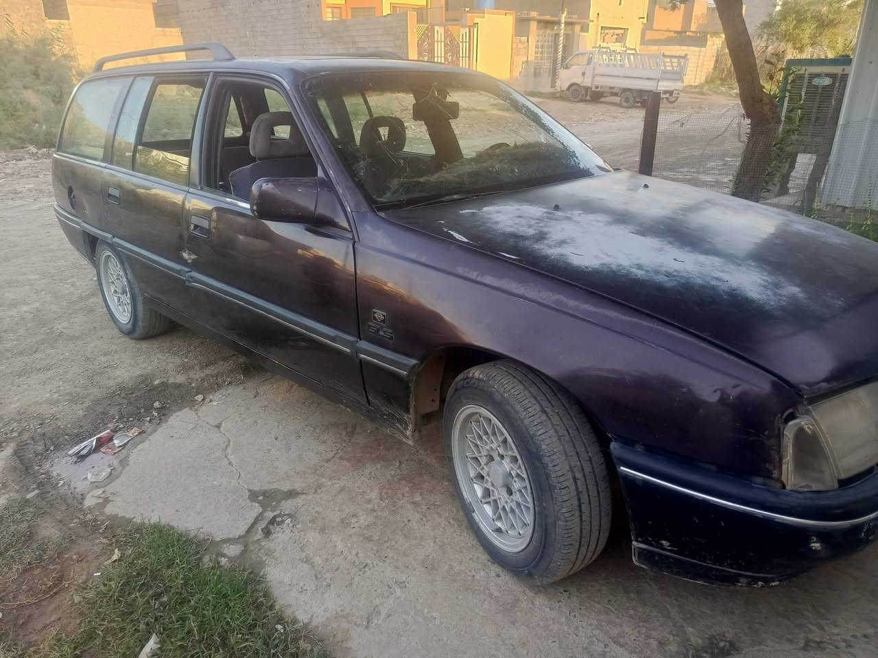 🚗سيارة مديل ١٩٩٠ مكفولة ميكانيك مع الشواصي والكشر كدامك بلادية ترايها للبصرة سنوية ساقطة قبل ٦ اشهر شرط التحويل رقمها صلاح الدين جام يشتغل باستثناء باب السايق يحتاج كنترول السيارة سعرها 19$🌹 بيها مجال جدا بسيط رقم الهاتف ***********
