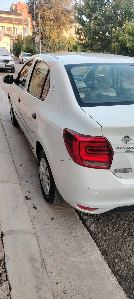 ڕینۆی سیمبول 2019 سفری ئێرەیە سەیارەکە هەردوو سویچی شەریکەی ماوە  بێ بۆیاخە تەنها دوو پەڵە کارتی هەیە  زۆر جوان پاک ماوەتەوە بێ کاڵ بونە و بێ گەڕبوون گێر و مەکینەو تەبرید بەشەرت   شاشەیە کامێرایە سوکان ڤۆلیۆم 
نرخ 80 گەڵا و معامەلە
شوێن سلێمانی 
*********** السليمانية, العراق
