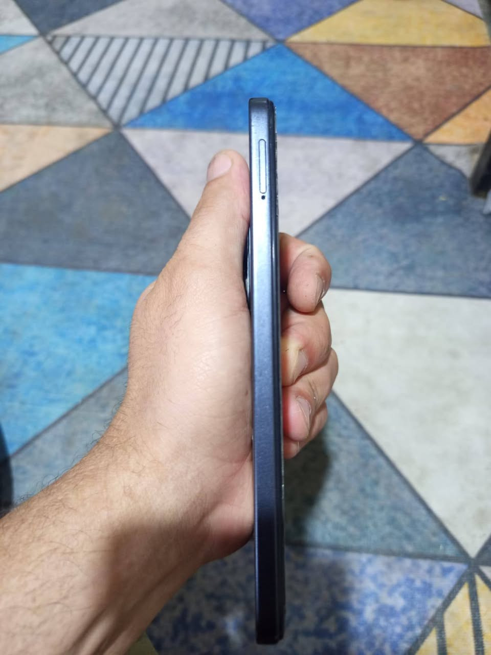 للبيع: هاتف Infinix HOT 60i
الموديل: Infinix HOT 60i (X6728)
اللون: أسود (Sleek Black)
ذاكرة التخزين: 256 جيجابايت
الرام (الذاكرة العشوائية): 4 جيجابايت (+2 جيجابايت إضافية ممتدة)
المعالج: Helio G81 Ultimate (أداء ممتاز وعملي)
الشاشة: HD+ بتردد سلس (720x1600)
الكاميرا الخلفية: 50 ميجابكسل
الكاميرا الأمامية: 8 ميجابكسل
البطارية: 5160 مللي أمبير (تدوم طويلاً)
النظام: Android مع واجهة XOS 15.1.2
الحالة: الجهاز نظيف جداً وبحالة ممتازة وخالي من النواقص.
السعر المطلوب: [، : 190000] دينار عراقي (قابل للتفاوض البسيط)
المكان: [البصرة المعقل]
للتواصل: [***********]
