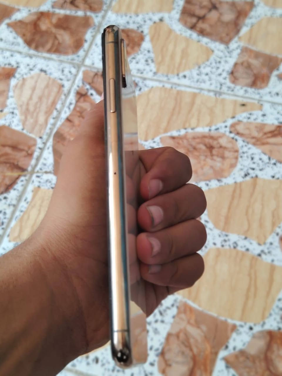 السلام عليكم ايفون اكس ماكس للبيع ذاكره 256 جهاز نضيف دبديل بطاريه فيس أيدي مشكله جهاز حلو سعر خاص ***********
