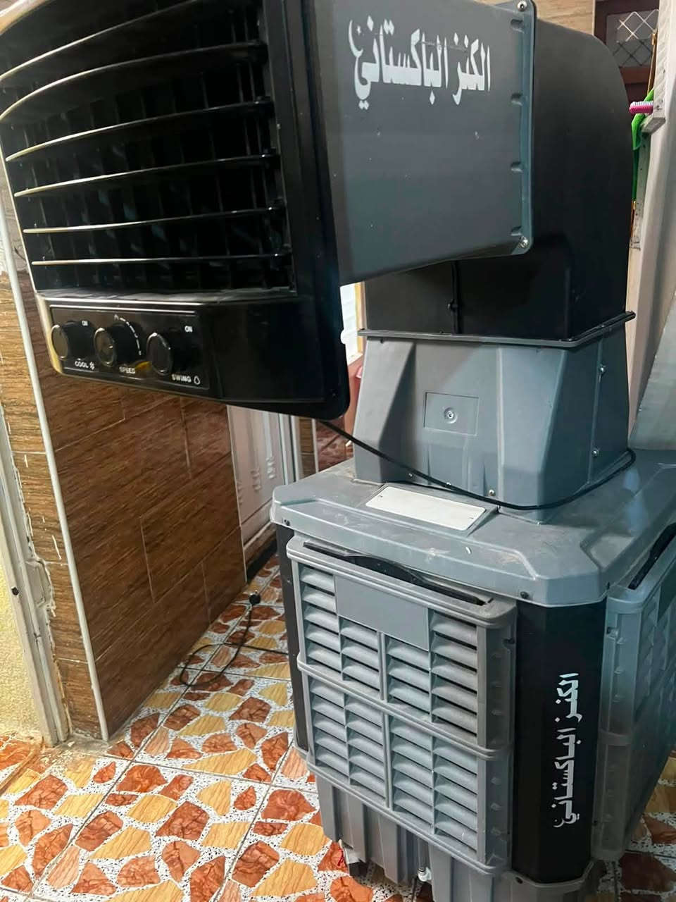 مبرده الحجم الكبير كومفيره جديده وغساله اطفال نضيفه تغسل وتنشف كامل ملحقاته 225 ثنينهن وبيهن مجال بسيط 
تواصل مع هاذا الرقم ***********‬
