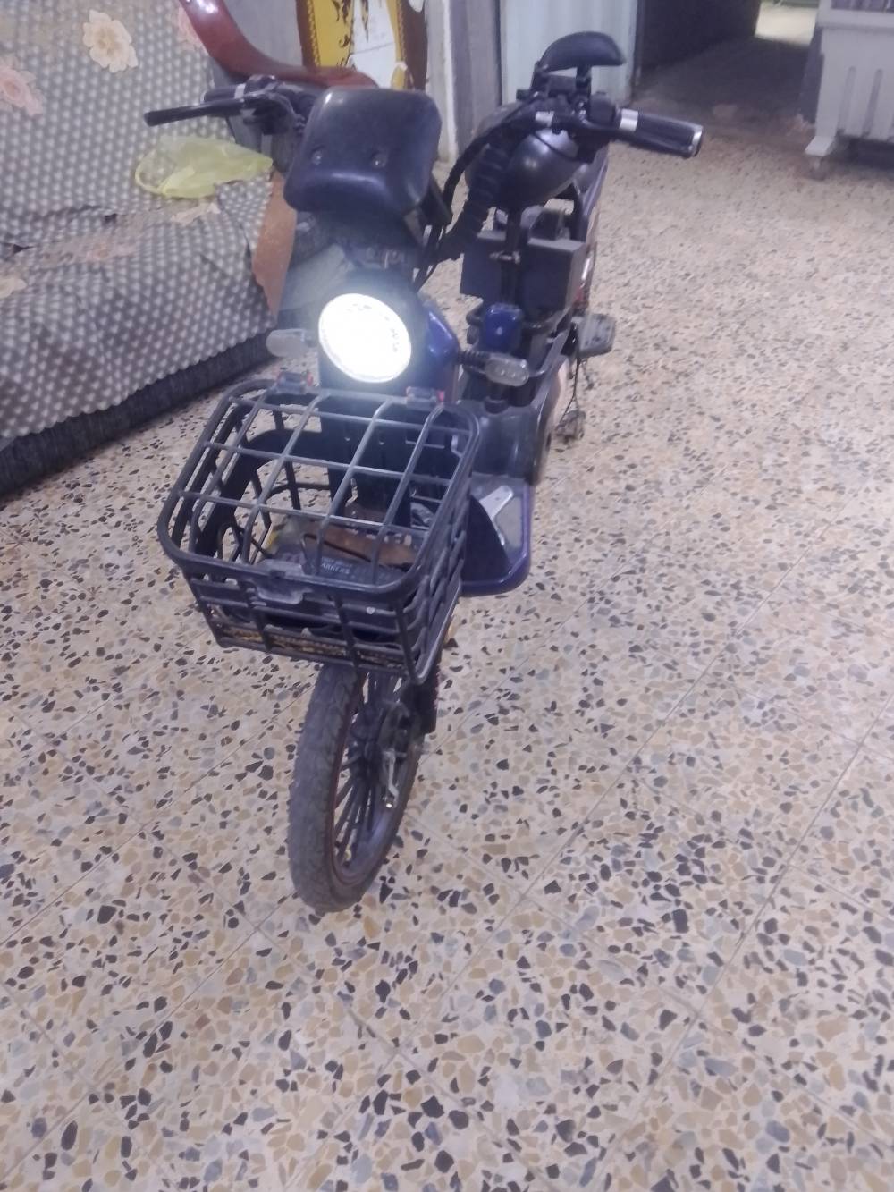 دراجه شحن نظيفه جدا كهربائياته شغاله كله لايت بك لايت عالي ناصي اشاير شاشه بلوتوث بطارياته جديده استخدام اقل الشهر سعره 250 الف مكاني نجف حي القادسيه ***********