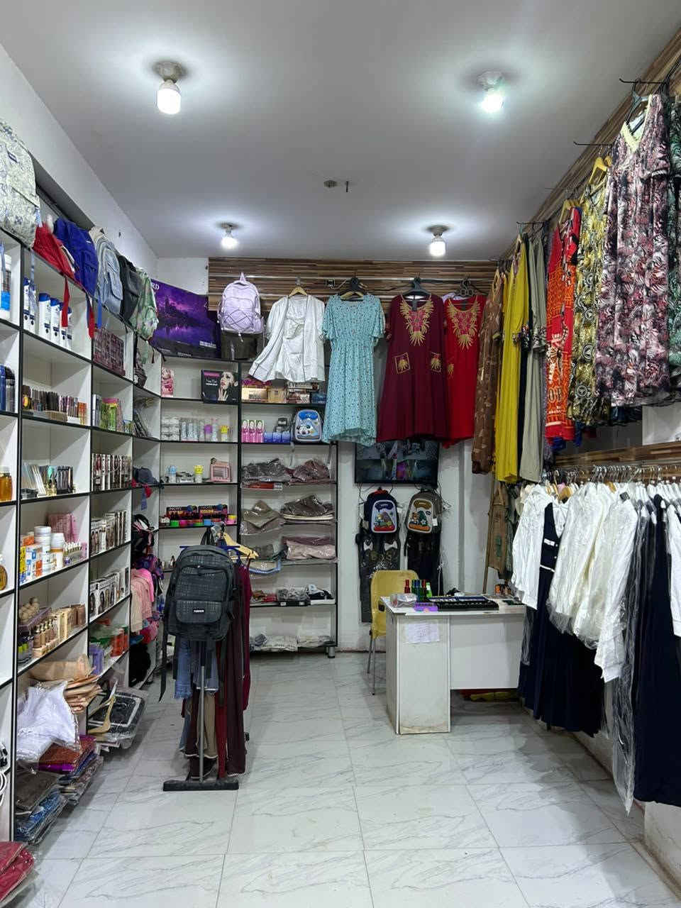 السلام عليكم 
محل كوزمتك للبيع

الموقع / حي الحكيم خلف حسينية بيت خلّيفة قرب اسواق الزاملي     
مجاور عيادة تمريضية وصيدلية

للاستفسار الاتصال على الرقم /***********

