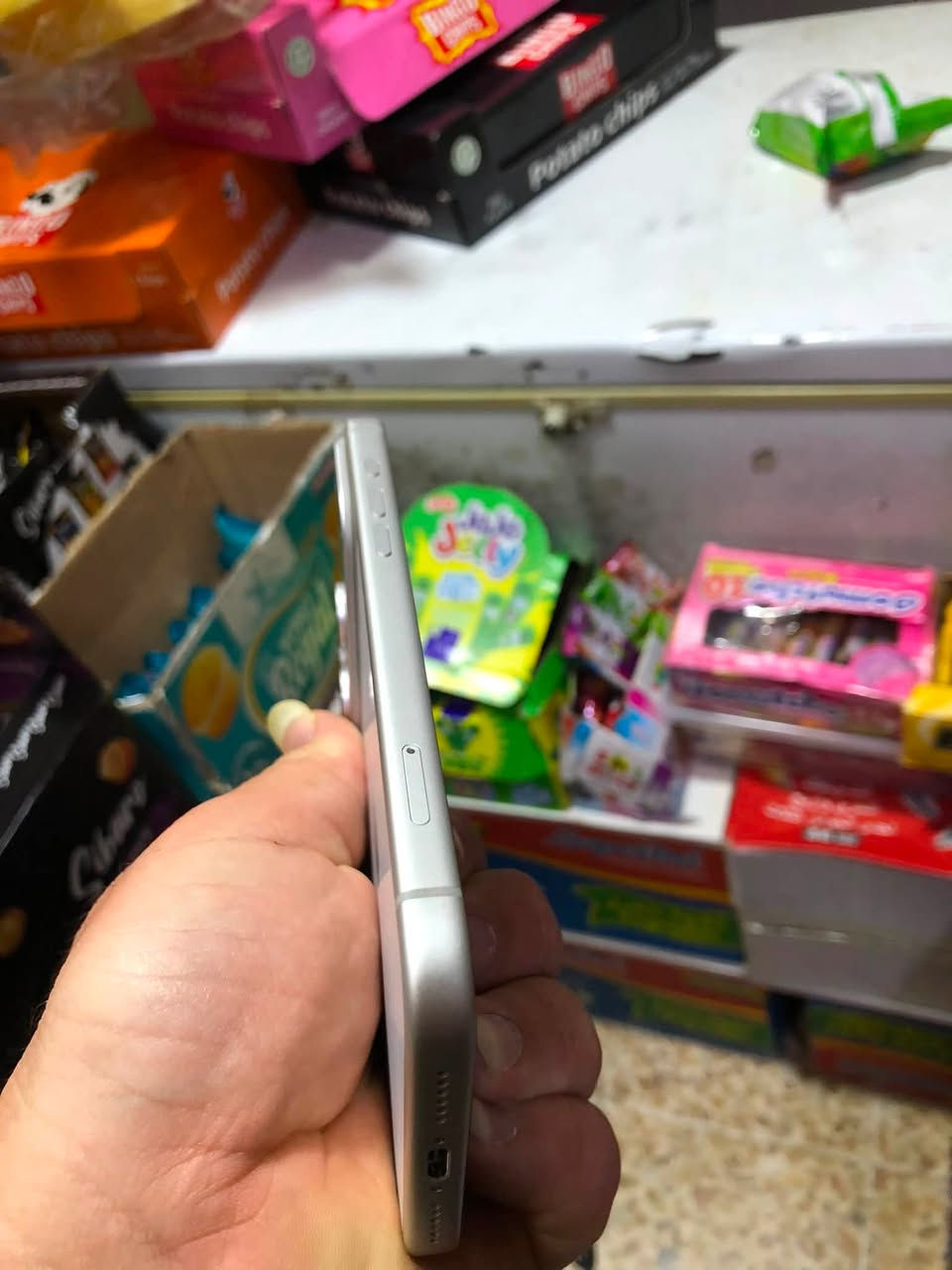 السلام عليكم مبايل ايفون 17 برو ماكس للبيع المبايل واكع وبي ضربه بل شاصي ومكسوره الشاشه وبدلتها وهم انكسرت يعني هسه الجهاز طافي بس شرط بس شاشه عاطله كارتون ويا مامستعمل كثير السعر مليون و 100 للاتصال عل رقم ***********
