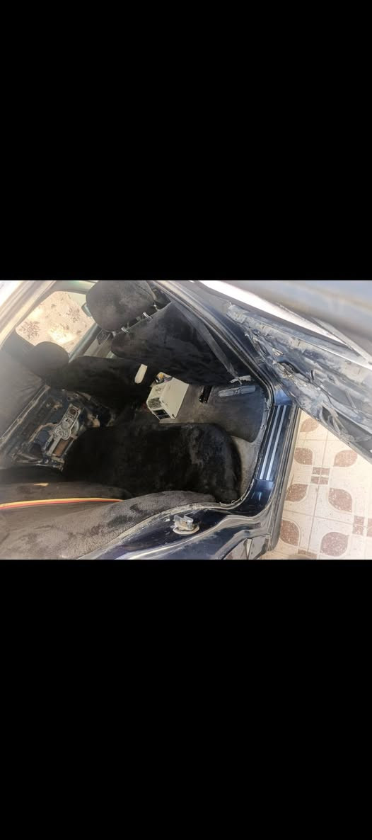 BMW
525
سياره مابيه اي نقص بس غرفتهه تعبانه 
السعر ٣٥ ورقه وبيهه مجال 
***********
