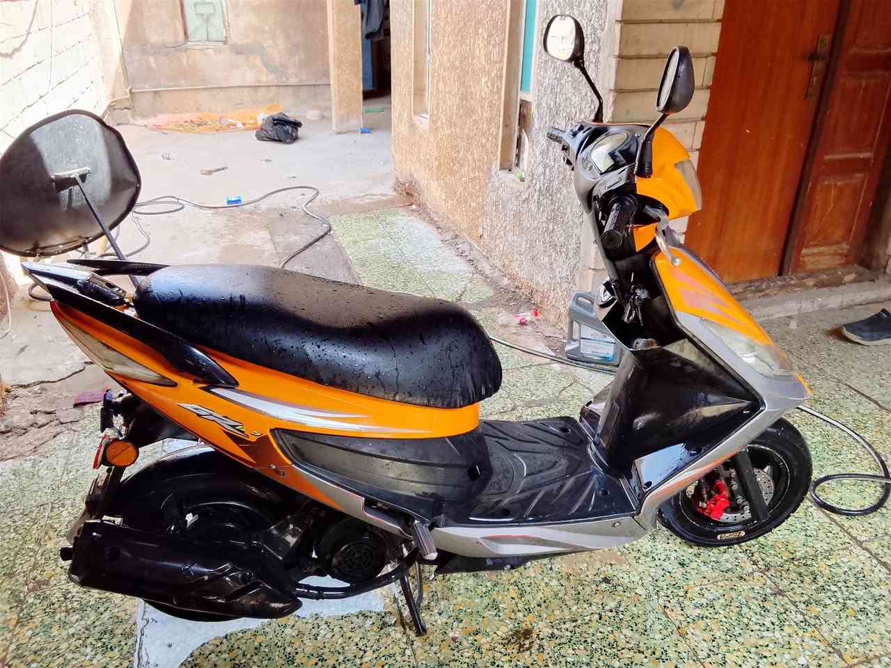 سلام عليكم
سايم نحلة 125cc موديل 2019
مسجل سنوية موجودة ثاني يوم تحويل 
محرك مامفتوح عالفحص كهربائيات كلها شغالة 
سعر 900 وبي مجال 
 رقمي بي واتساب واتصال ***********
