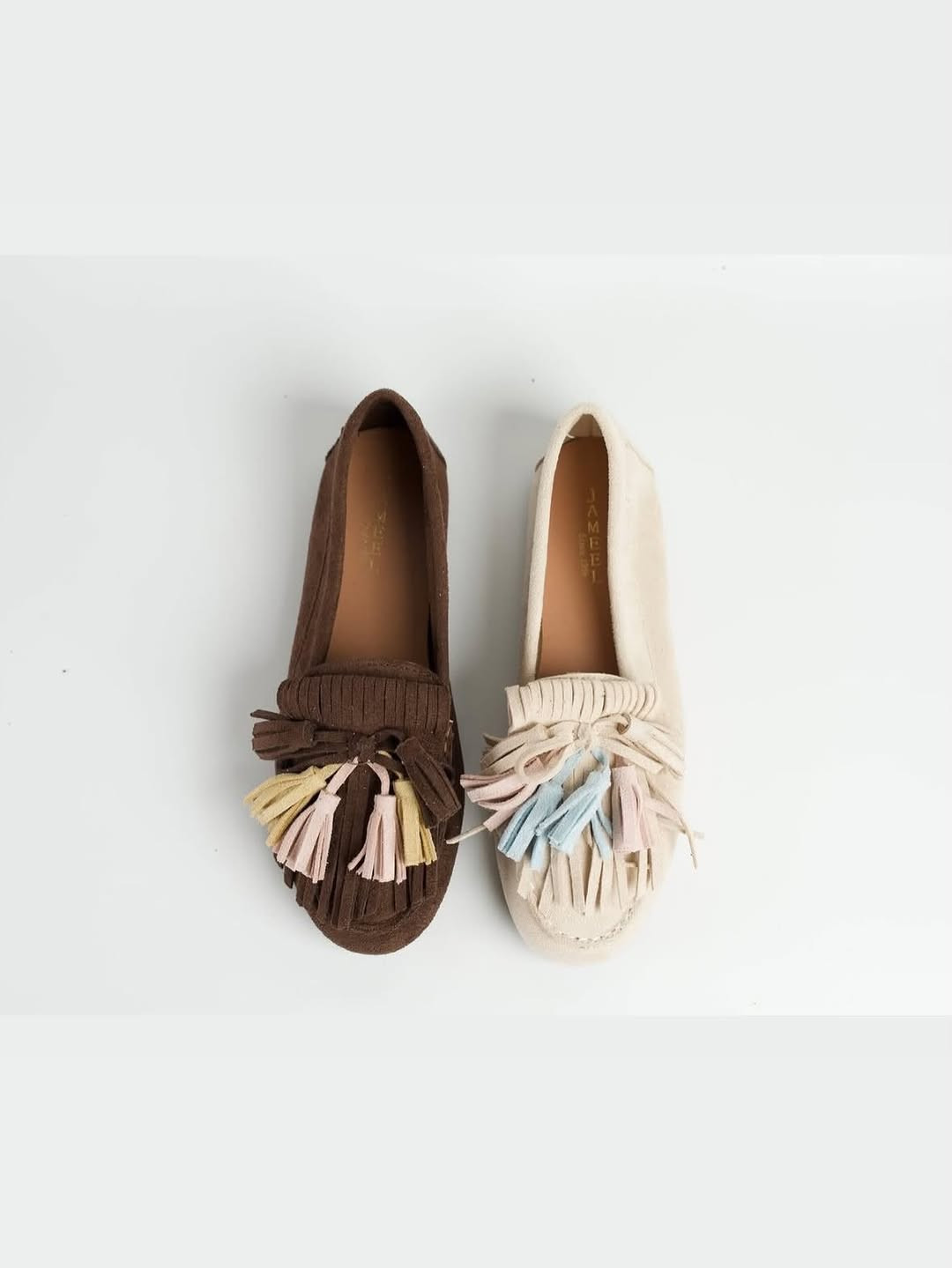 #زيزينيا_zizinia
‏#zizinia_collection 

موديلاتنا غير… وأناقتچ أهم! 👝👡
خلي كل تفاصيلچ تحچي ذوق، فخامة، ورقي
موديلات جديدة توصلچ للتميّز بخطوة واحدة 👠
لأنچ تستاهلين الأفضل دايمًا 💕
#تميزي_مع_زيزينيا

الحجز أو الاستفسار؟
راسلونا على الدايركت 💌 أو عبر واتساب 📱
📱 ***********
خدمة توصيل متوفرة داخل ذي قار وجميع المحافظات🚗
📍 عنوانا:
📍الفرع الاول: الناصرية – الحبوبي – مقابل أسواق حسين نعمة
📍الفرع الثاني: الناصريه - ماس مول - الطابق الارضي
