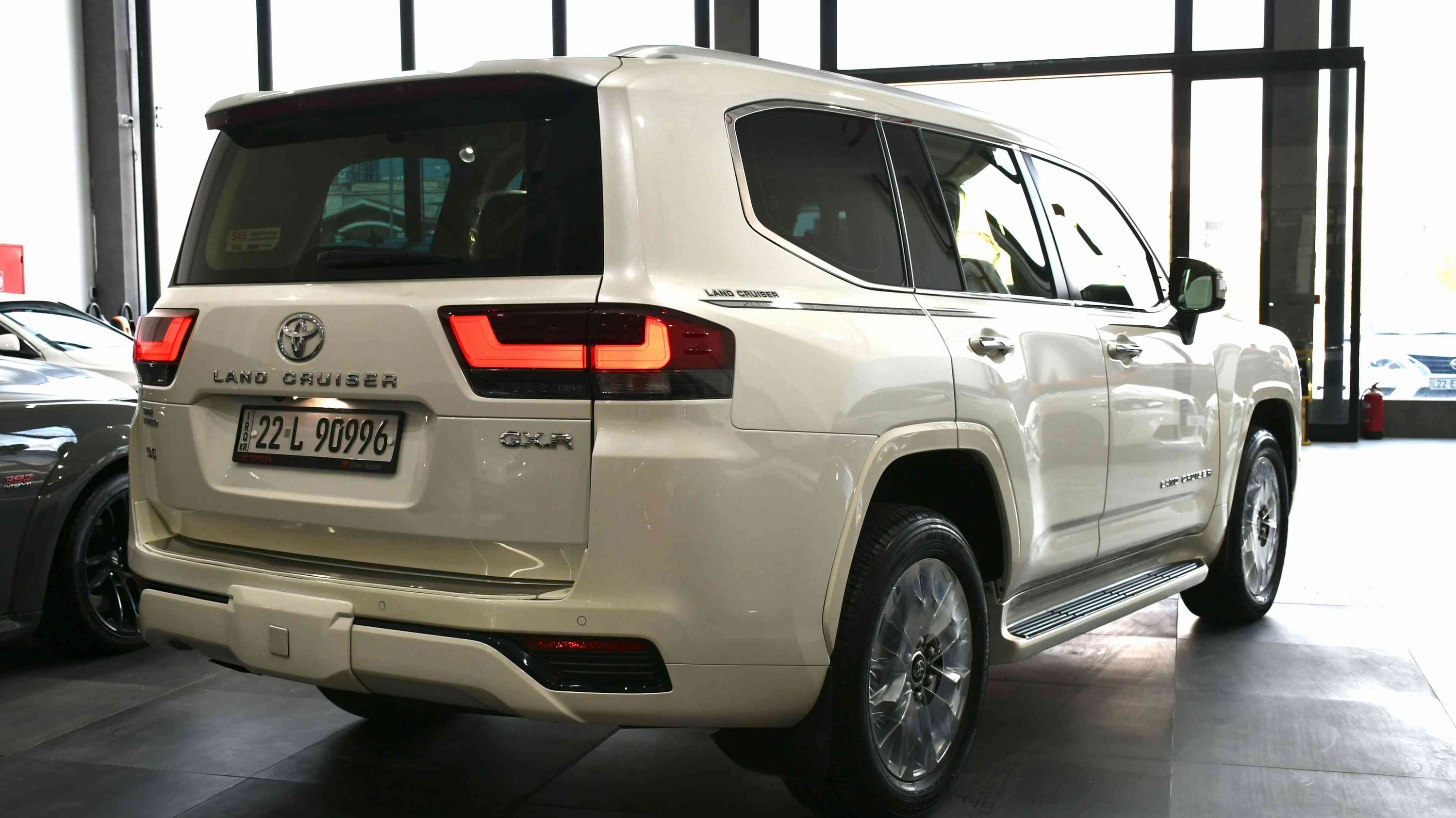 � للبيع | Toyota Land Cruiser GXR 2023 Twin Turbo لاندكروزر موديل 2023 وارد شركة جيهان – العراق 🇮🇶 فئة GXR Twin Turbo ✅ ضمان الشركة ✅ الممشى: 73,000 كم ✅ السيارة بحالة ممتازة 🔧 يوجد مكان صغير جداً تعديل PDR 💰 السعر: 618 ورقة 📞 للتواصل والاستفسار: ***********
