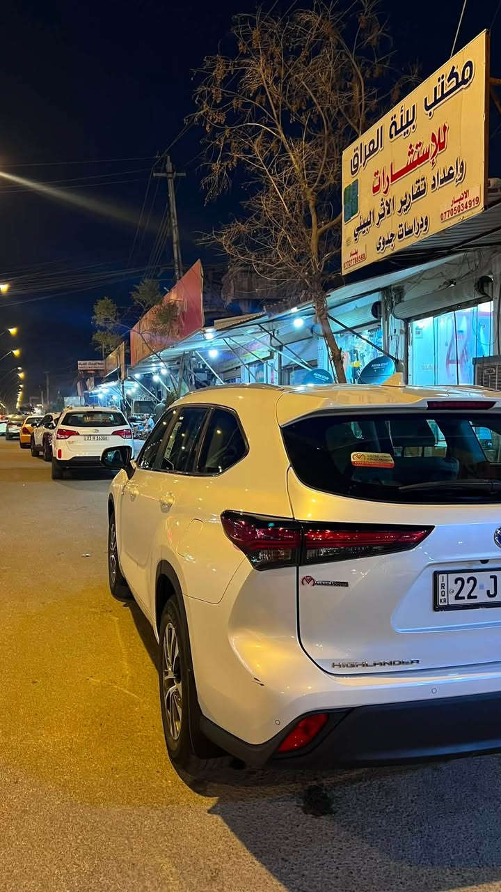 Toyota highlander2023
لون ابيض  ممشى 47الف

وارد خليج

LE HEV

المحرك: 2.5 لتر هايبرد، 4-اسطوانات

القوة القصوى: 240 حصان (مجمع)

كفاءة استهلاك الوقود: 20.1 كم/لتر

الأبعاد طول - عرض - ارتفاع (مم): 4950 - 1930 - 1730

7 ركاب (شاملة السائق)

جنوط ألمنيوم مقاس 18 بوصة

انوار أمامية (LED)

انوار خلفية (LED)

إضاءة نهارية (LED)

كشافات ضباب أمامية (LED)

نظام الدخول الذكي للسائق و الراكب الأمامي

مرايات جانبية كهربائية مع اشارات انعطاف

طي كهربائي اوتوماتيكي للمرايات الجانبية

زر تشغيل المحرك

مقاعد قماش

تحكم كهربائي لمقعد السائق

مكيف أمامي و خلفي بتحكم اوتوماتيكي

ازرار تحكم على المقود

شاشة معلومات متعددة 7 بوصة

تحكم أوتوماتيكي لجميع النوافذ

تحكم بالقفل المركزي من باب الراكب الأمامي

أربعة منافذ USB-C للشحن (2 أمامية و 2 خلفية)

نظام صوتي بشاشة لمس 8 بوصة

نظام أبل كار بلاي لا سلكي

منفذ USB-A

6 سماعات

مزايا الأمان و الراحة

نظام تويوتا للأمان (TSS Ver. 2.5)

نظام حماية ما قبل التصادم (PCS)

مثبت السرعة راداري (DRCC)

المساعدة في تتبع المسار (LTA)

تنبيه مغادرة المسار (LDA)

الضوء العالي التلقائي (AHB)

نظام التحكم في وضعيات القيادة (إقتصادي / عادي / رياضي)

كاميرا خلفية

حساسات خلفية للمساعدة على الوقوف

وسائد هوائية (للسائق والراكب الأمامي + للركبة + جانبية + ستائرية)

فرامل مانعه للإنغلاق (ABS)

نظام التحكم بالتوازن (VSC)

نظام مراقبة ضغط الاطارات (TPWS)

نظام منع تشغيل المحرك ضد السرقة

مكابح وقوف كهربائية (EPB)

نظام الوقوف المؤقت

مكان السيارة الرمادي
للاستفسار هذا الرقم
***********
