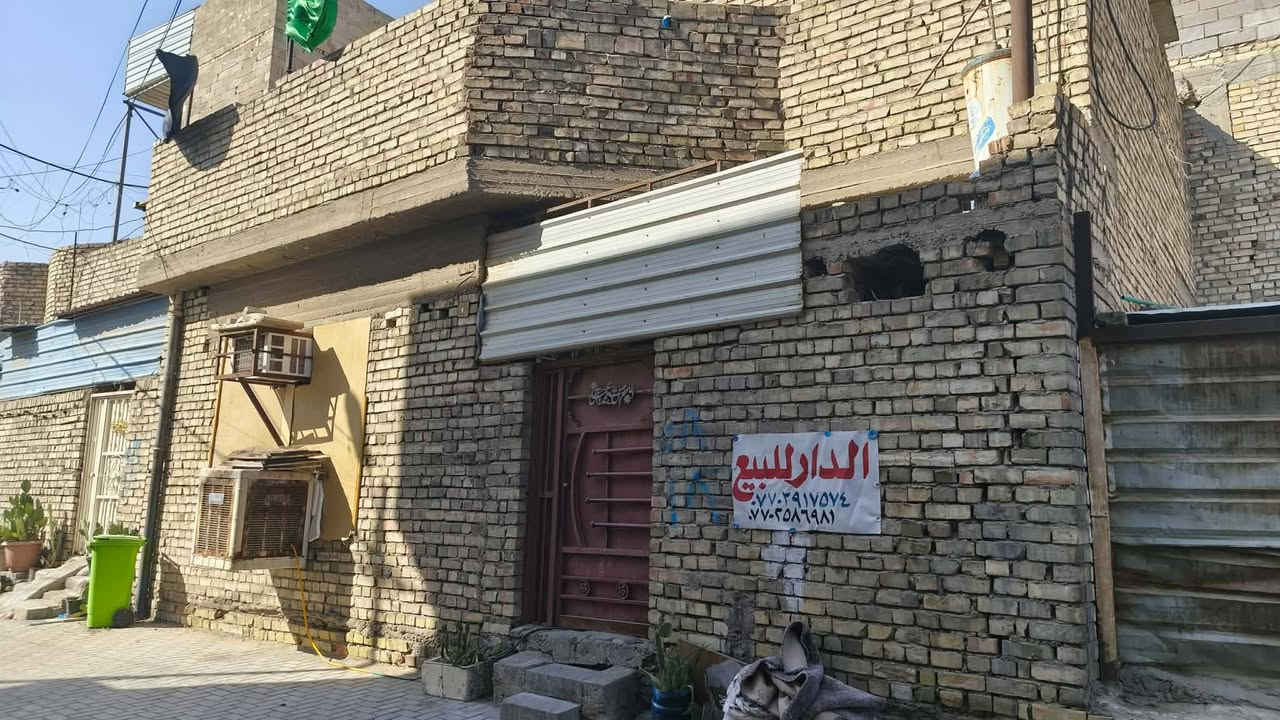 بيت للبيع قطاع 80 مقابل 74 المساحه 80 متر للتواصل ***********
