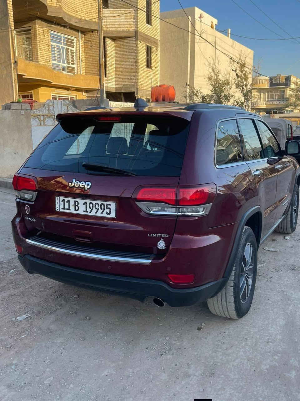 جيب شيروكي ٢٠ رقم بغداد انكليزي مميز وارد امريكي بيها صبغ جاملغ الامامي الايمن والباب خلف العبري بيه شخط صابغينه والبنيد كلير . محركها مبدليله بساتم مال ١٤ بيه ضمان سنه ع البانزين العادي اي دوانز ماكو . سياره جديده داخل وخارج ماشيه ٧٠ مكفوله من اي نقص . ***********
