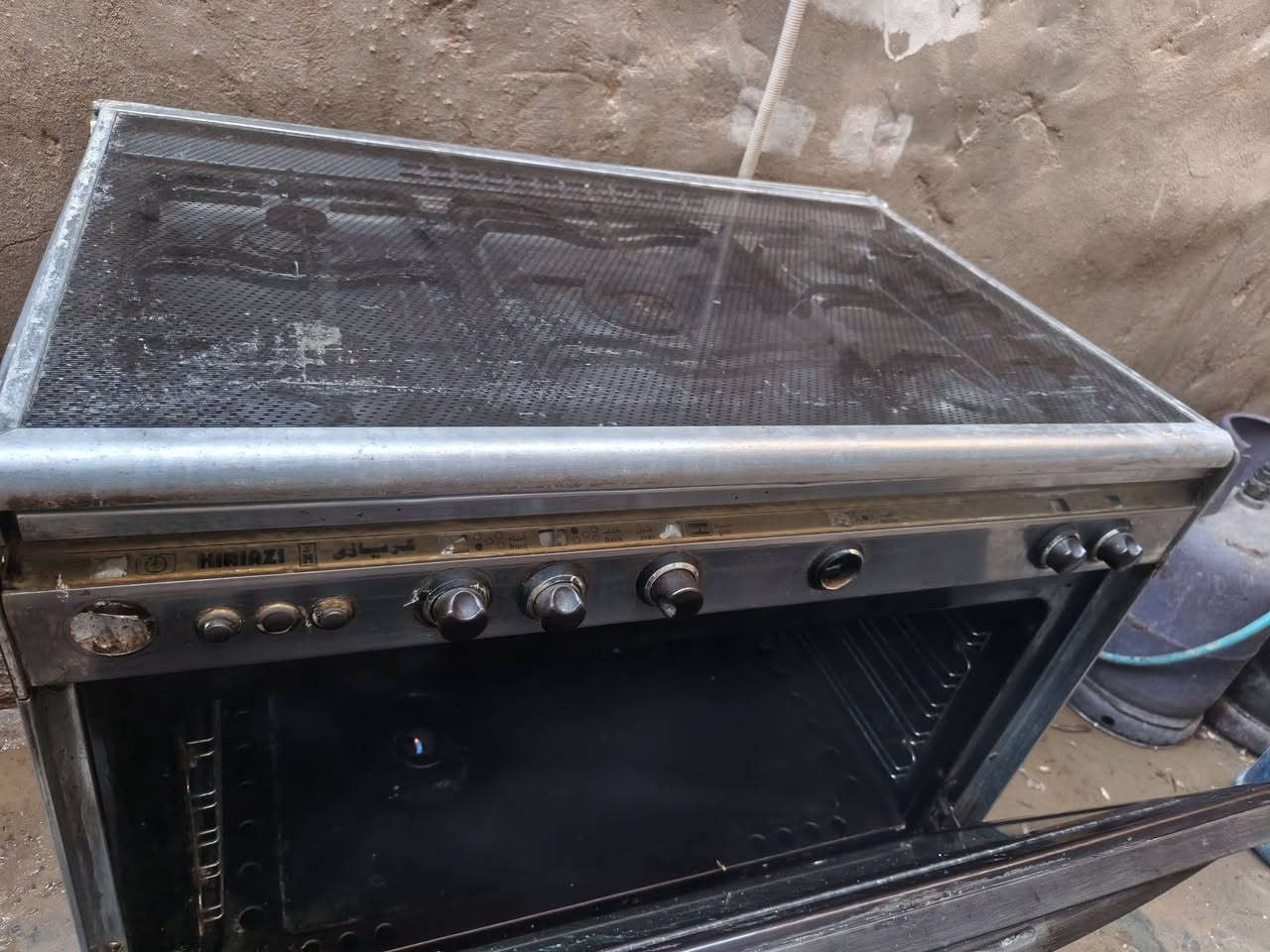 السلام عليكم
طباخ لبيع كريازي 
شغال كلشي بي الفرن 
ليره 
بس العيون الوسطه شغاله بس 
مالته فالته
مكاني نجف حي الميلاد 
وتساب اتصل 
***********
السعر ٢٠٠
