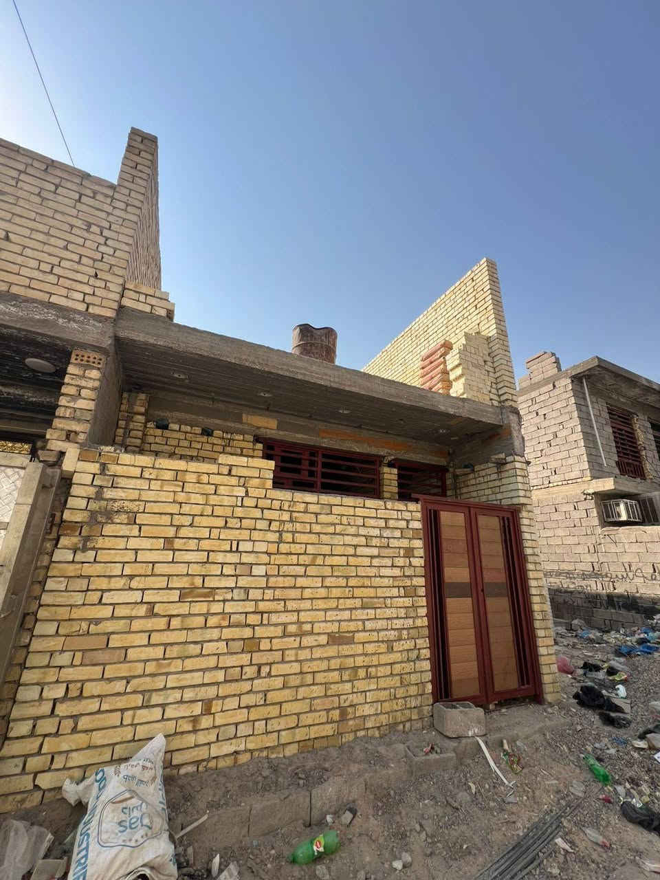 سلام عليكم البيع الدر 50 متر بناه قاطين واجهه 5 ونزل 10عنوان بغداد كماليه كاع ابو رشاد ال سفسلار ***********
