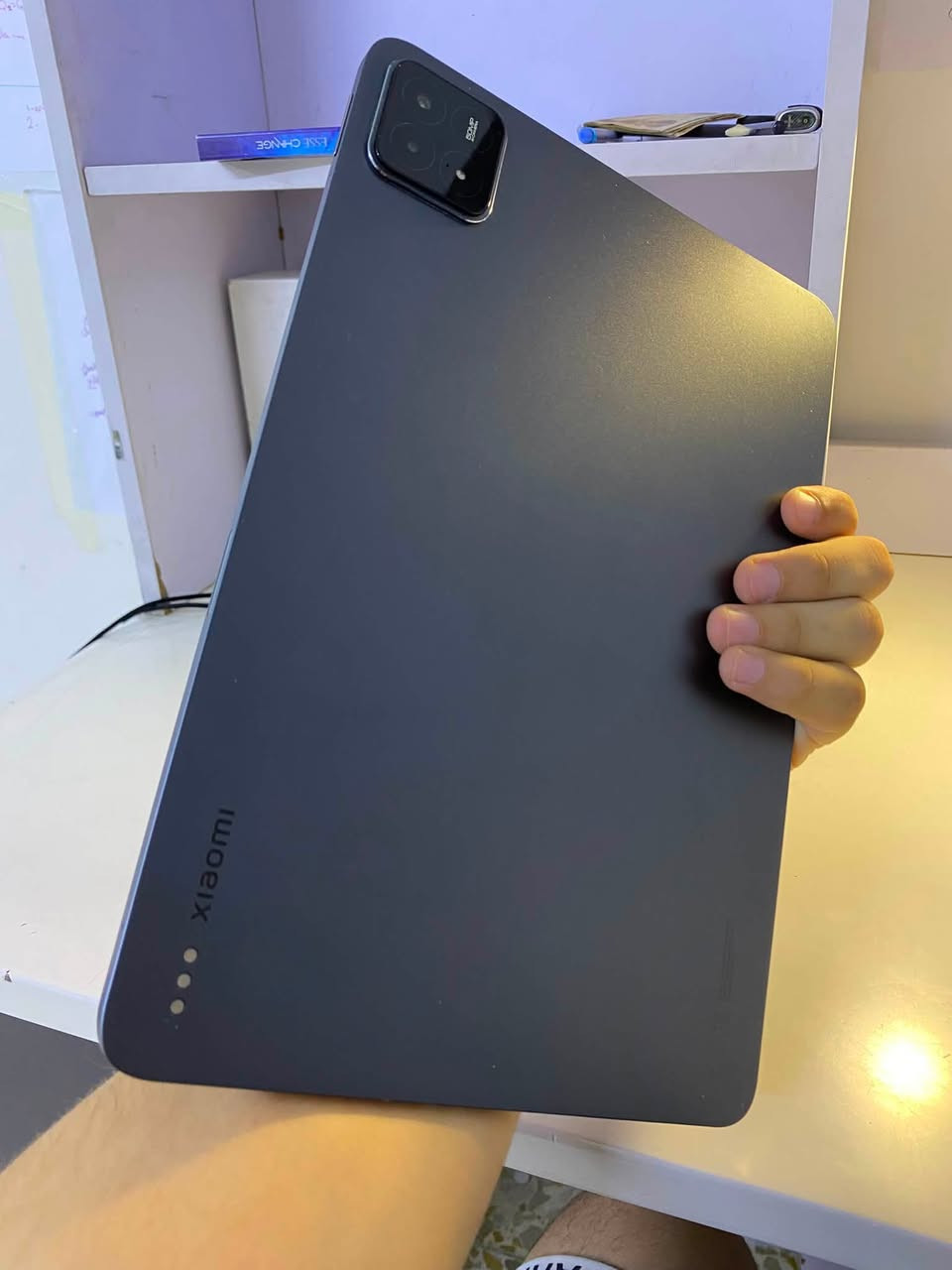 📱 للبيع: ايباد شاومي باد 6 اس برو (Xiaomi Pad 6S Pro)
للبيع ايباد شاومي Pad 6S Pro بحالة [ممتازة / اخت الجديد / مستعمل نظيف]، جهاز قمة بالنظافة والأداء، ويفيد حيل للألعاب، الدراسة، والشغل بفضل مواصفاته القوية.
المواصفات:
الشاشة: 12.4 إنش بدقة 3K وتردد 144Hz (شاشة شاسعة وألوانها تجنن وسريعة).
المعالج: Snapdragon 8 Gen 2 (معالج قوي حيل ويفول بالألعاب مثل ببجي وغيرها بدون تقطيع).
الرام (RAM): [12 جيجا]
الذاكرة: [512 جيجا]
البطارية والشحن: 10,000mAh تطول وياك، ويا شحن سريع جداً 120W ينحمل بلحظات.
الكاميرا: خلفية 50 ميغابكسل والأمامية 32 ميغابكسل ممتازة للمكالمات والدراسة.
الملحقات ويا الجهاز: كارتونه والشاحن الأصلي 
ملاحظات:
[ بيه شخط بسيط بالكاميرا الأمامية و ما مبينة/ مستخدم استخدام حشمة]

موجود واتساب أو خاص 
واتساب ***********
السعر 500 ألف و بي مجال بسيط
@
