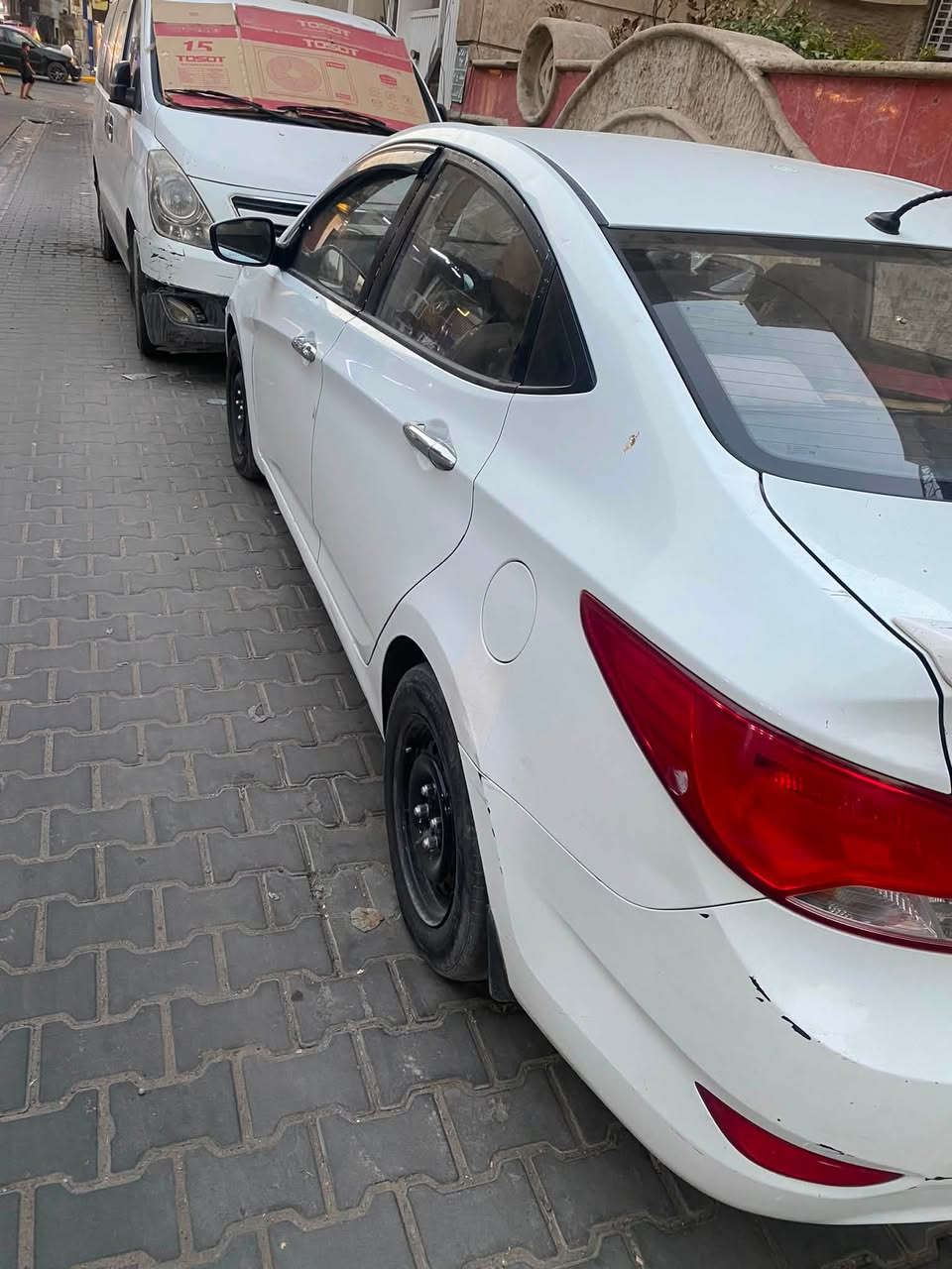 السلام عليكم 
اكسنت2016
1400مكينه 
بيه الكير ايأخر البك ماله 
خليجي بيه جاملغ امامي وبيه طلقه بالقماره والدوسه وبيه هاي الاماكن الصبغ واكع بيه 
ماشيه167000
رايده ب88 وبيه مجال مكاني اعظميه 
***********
